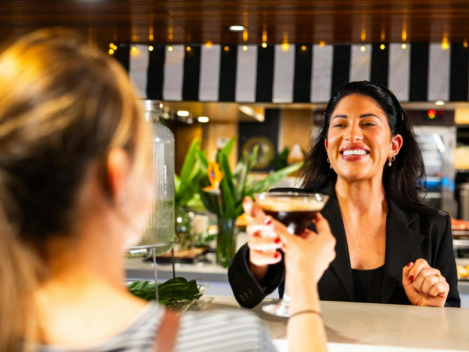 Enjoy flowing drinks and full buffet dinner during the Gold Coast's most scenic dining experience.