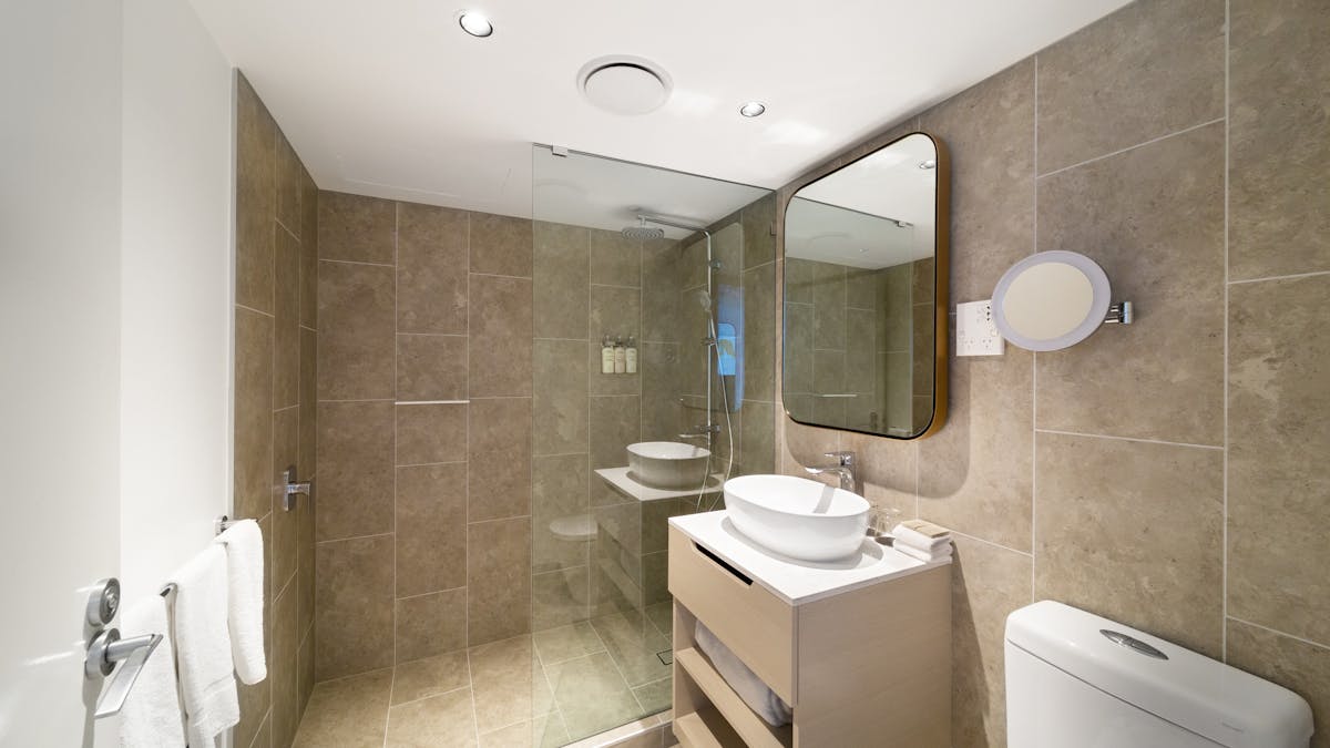 Deluxe bathroom