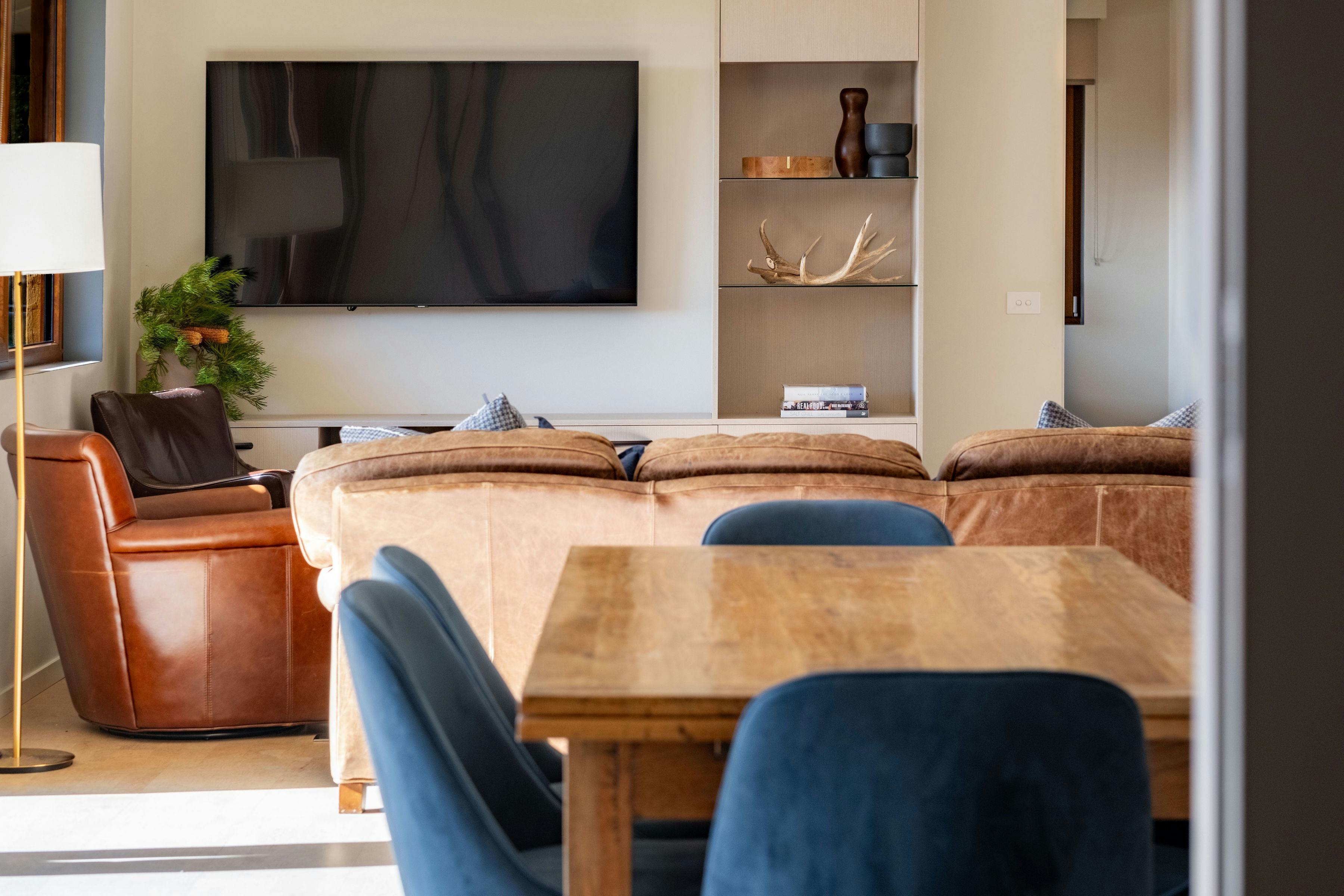 25 walkers lane dining area and lounge room