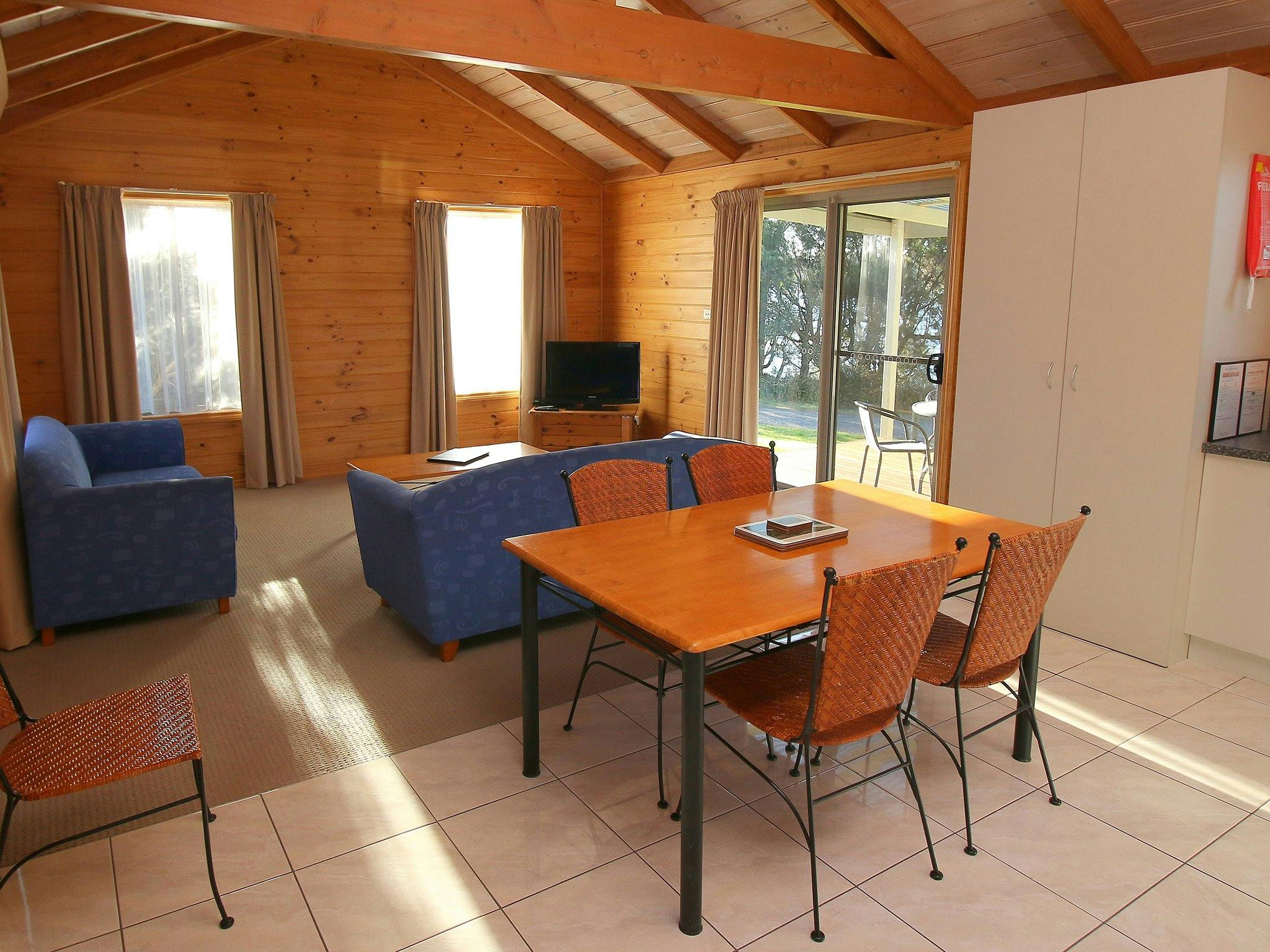 Kookaburra 2 Bedroom river view Dining Lounge Area