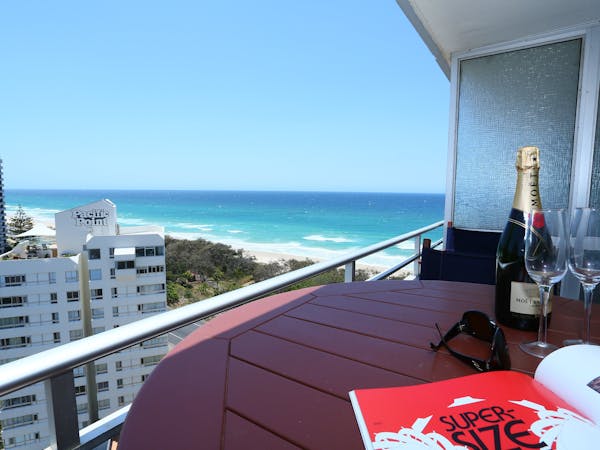 Top Gold Coast Theme Parks - Zenith  Beachfront accommodation in the heart  of Surfers Paradise!