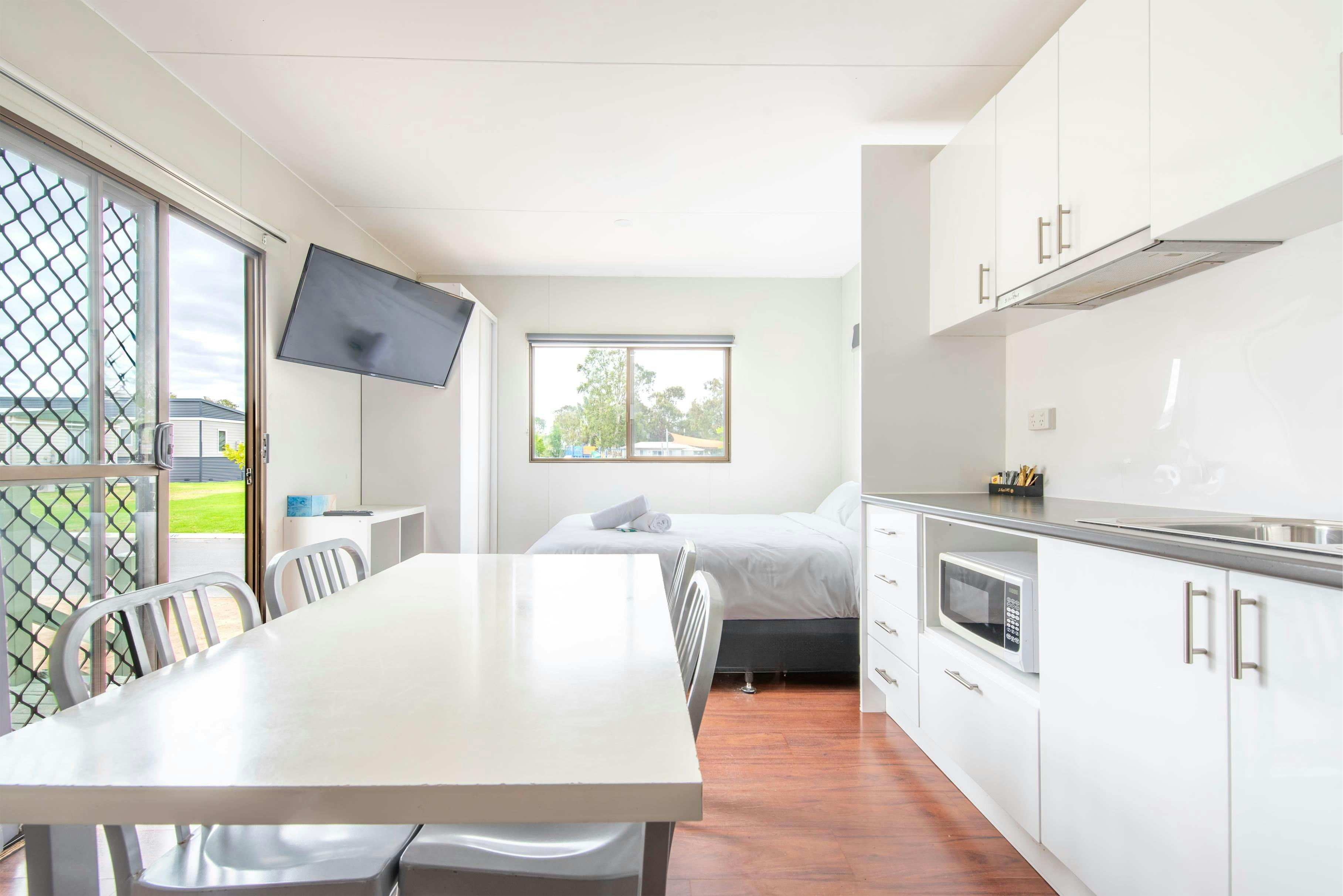 Ensuite Cabins - Sleeps 6