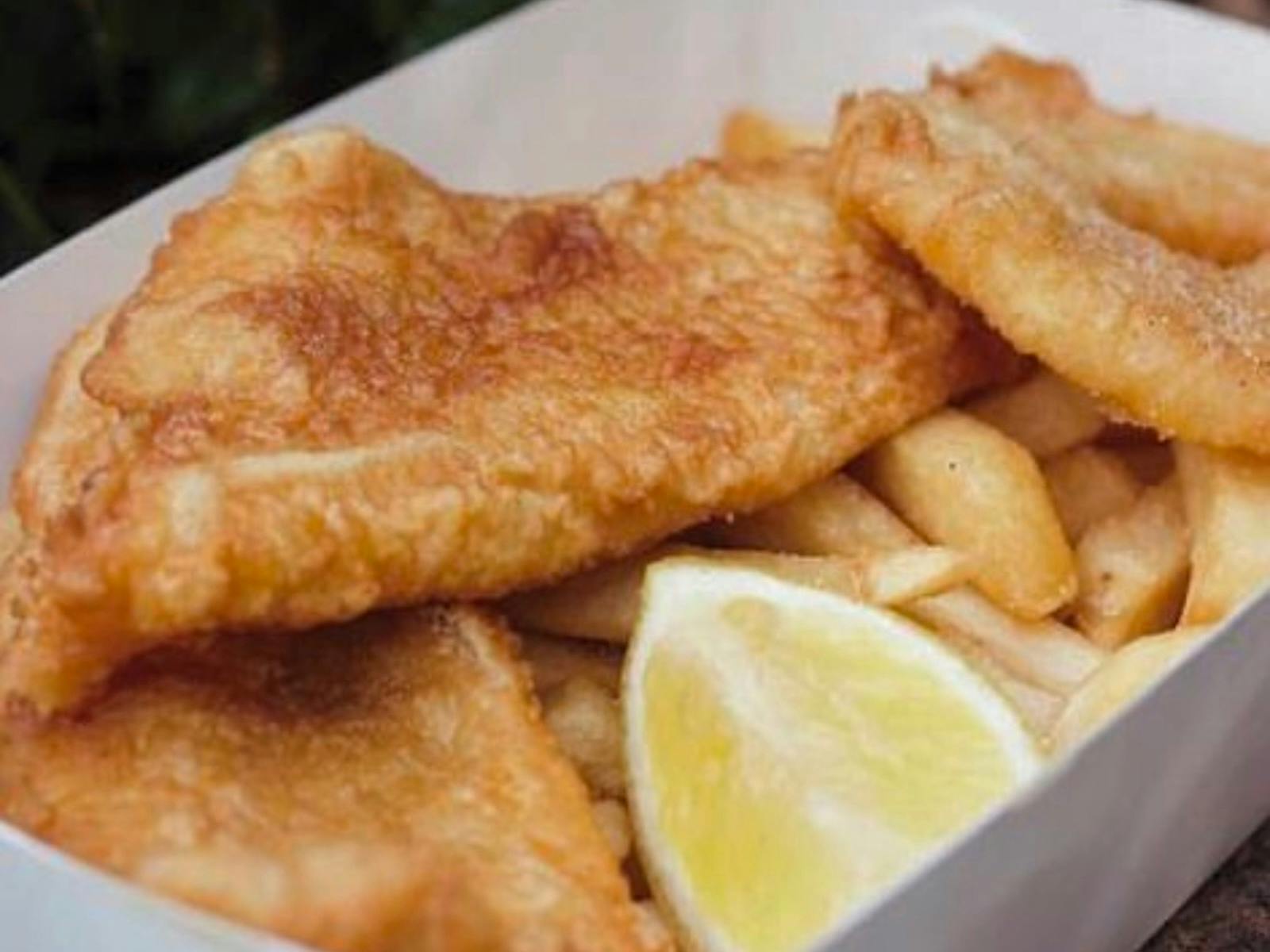 fish & chips with lemon