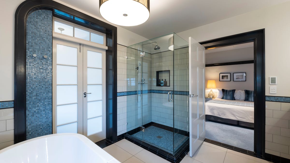 Balfour Suite bathroom