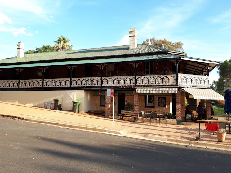 Wallendbeen Hotel