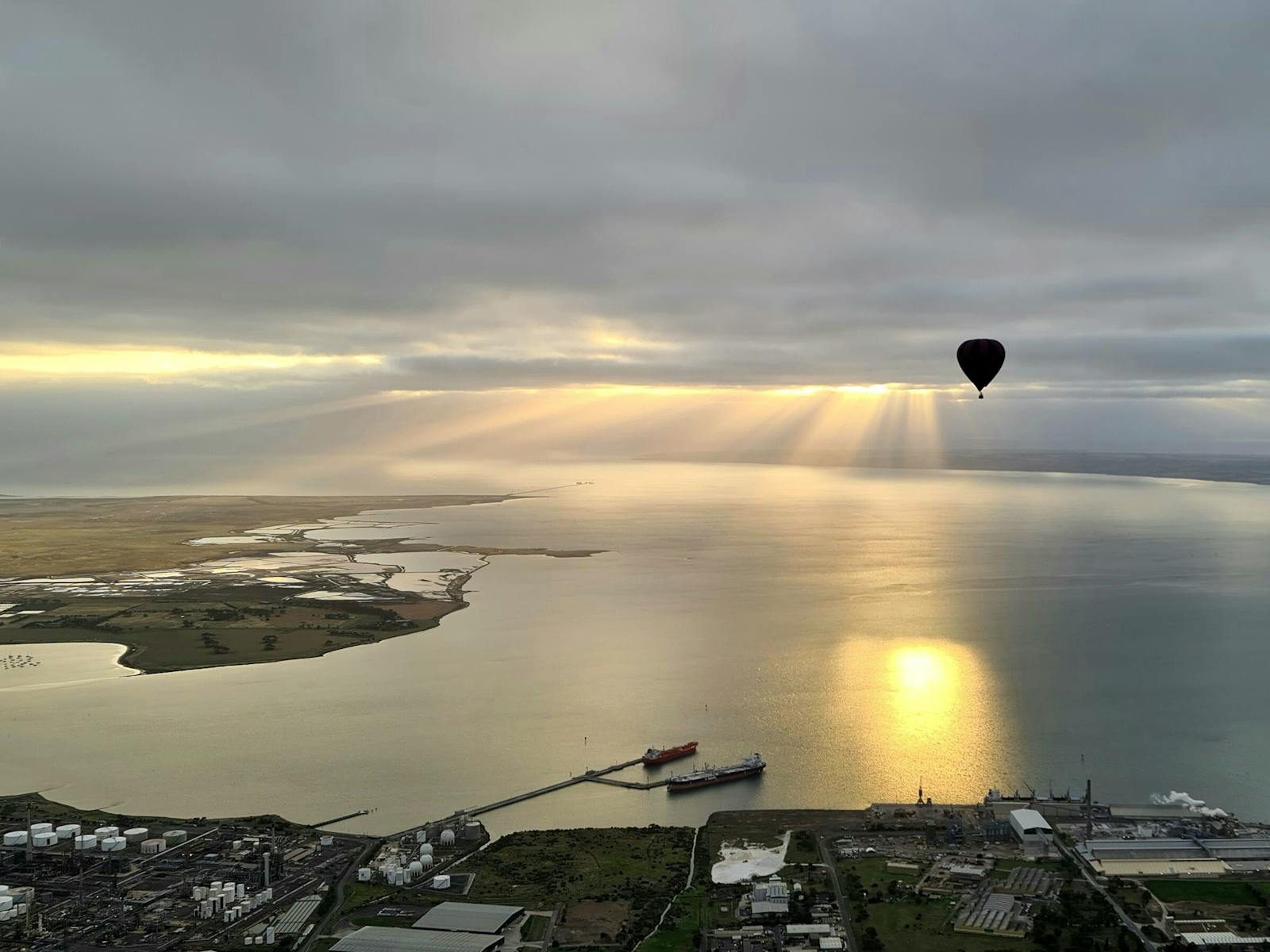 Beautiful views of Geelong from a hot air balloon