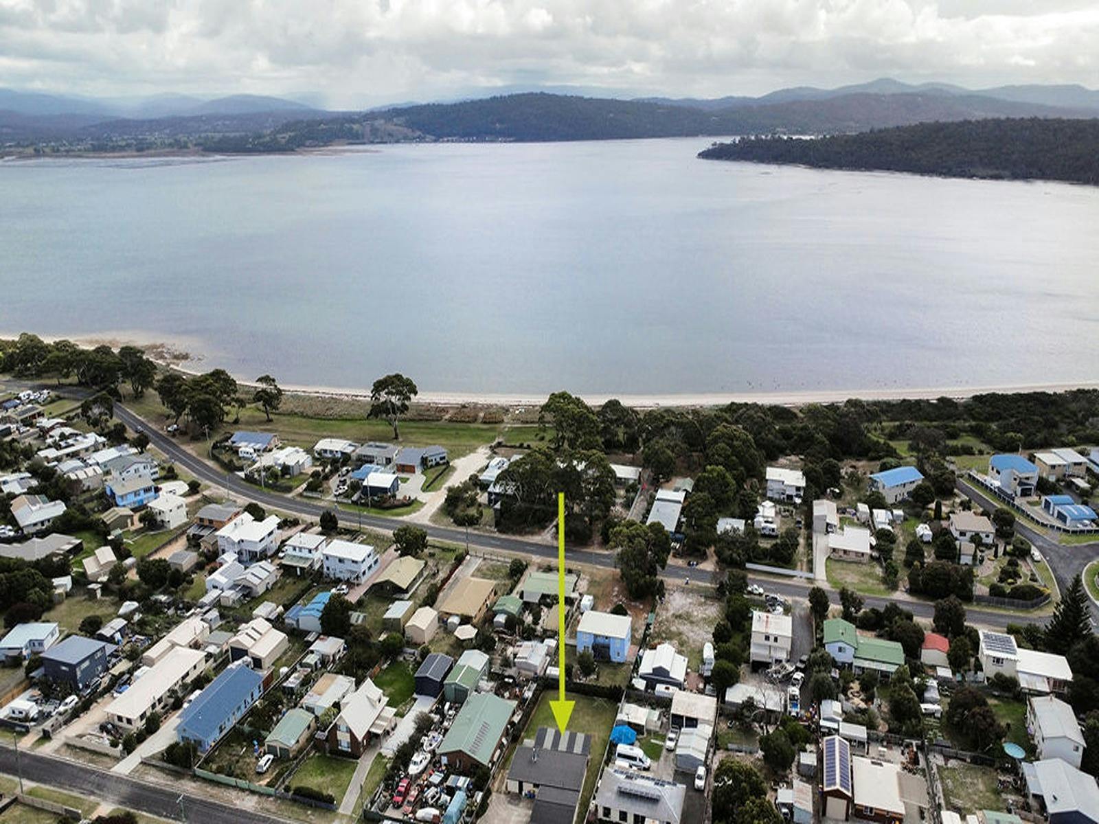 Location shot - 1 block to the beach!