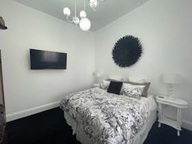 Bedroom - King bed or 2 king singles Suite 2