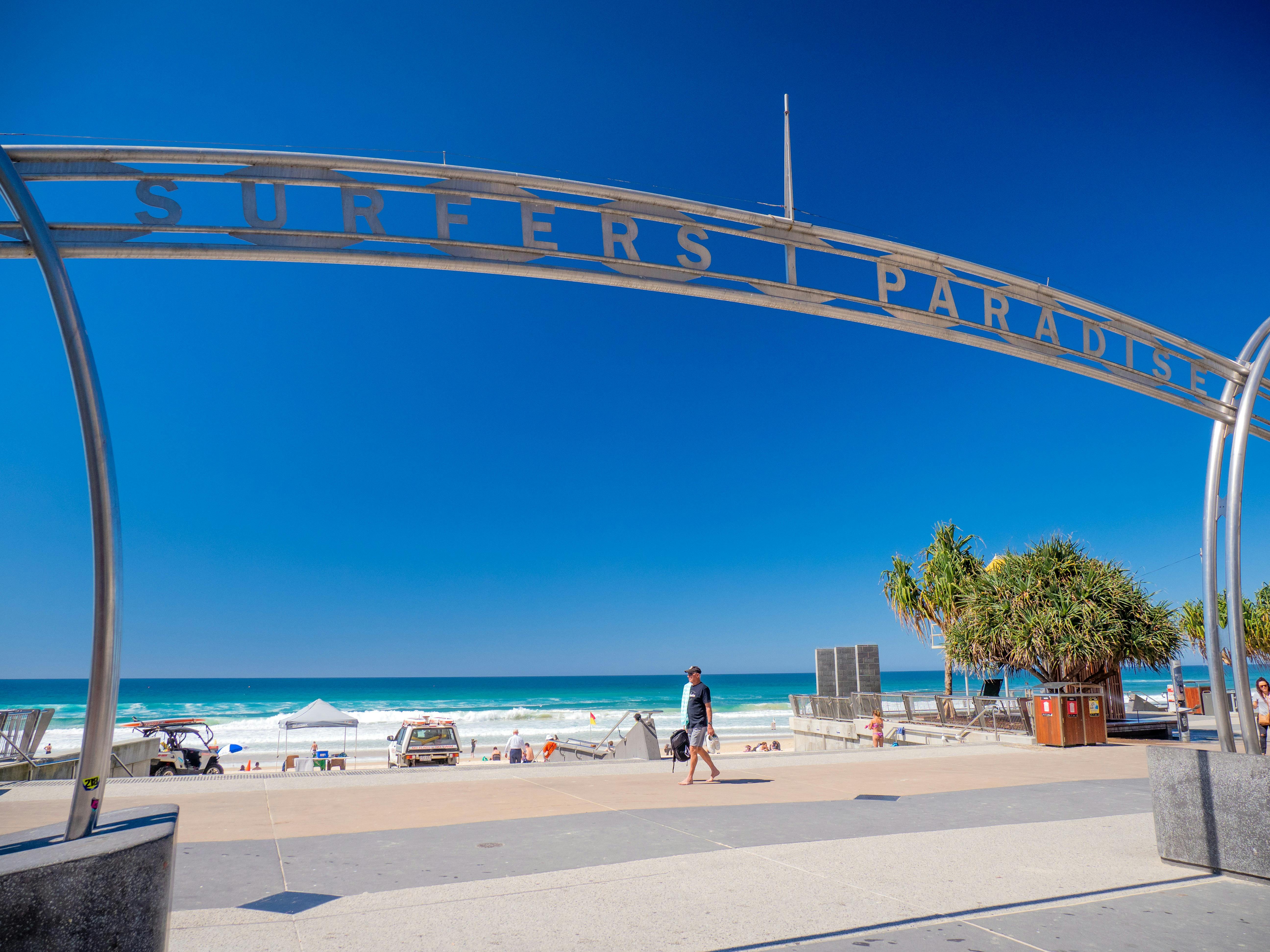 Surfers Paradise sign