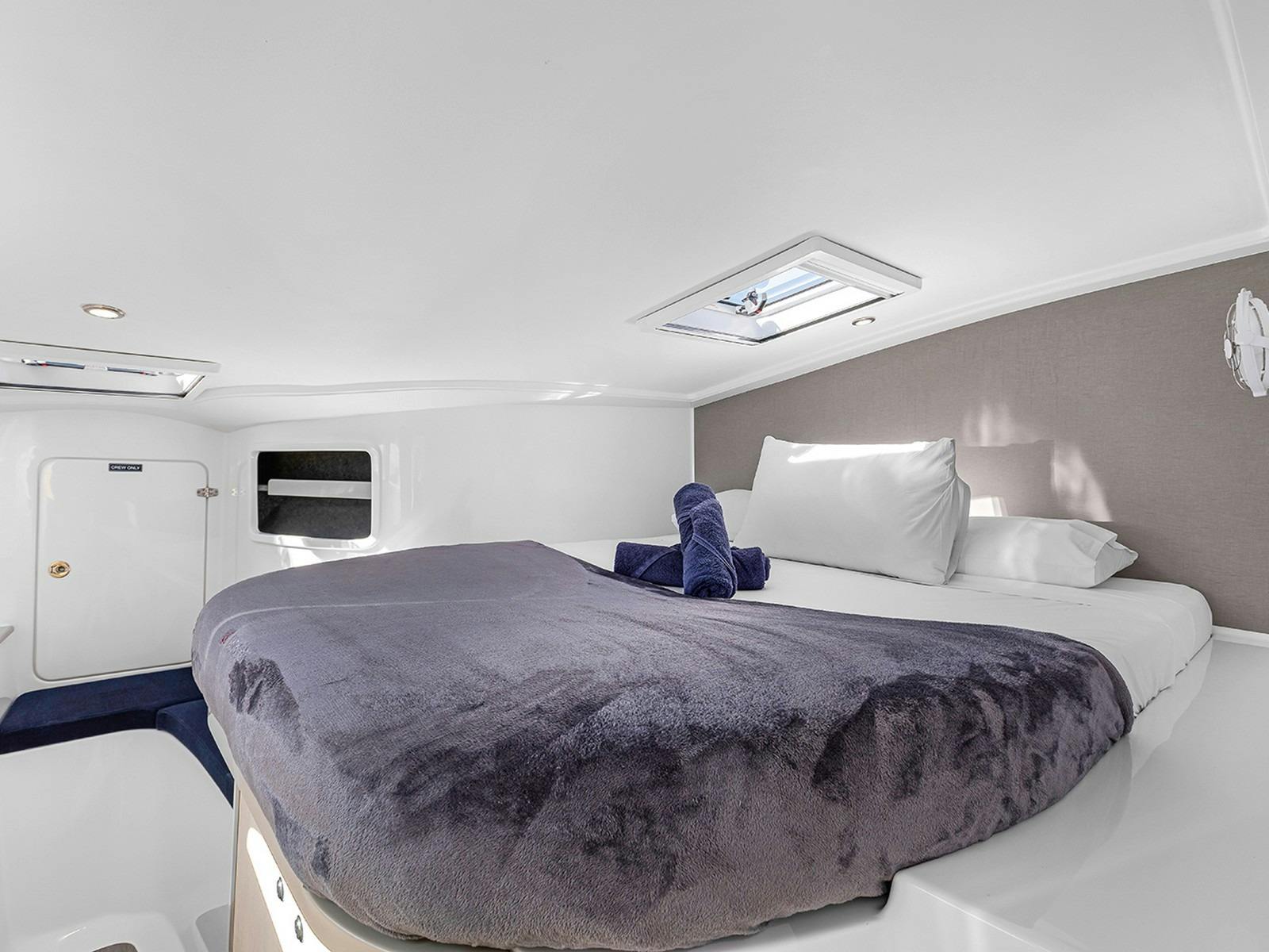 Seawind 1160 Lite Deluxe - port forward cabin