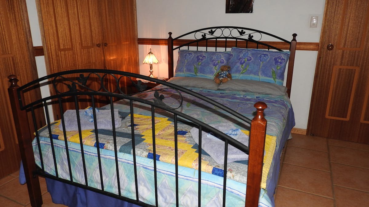 Iris Room with queen bed