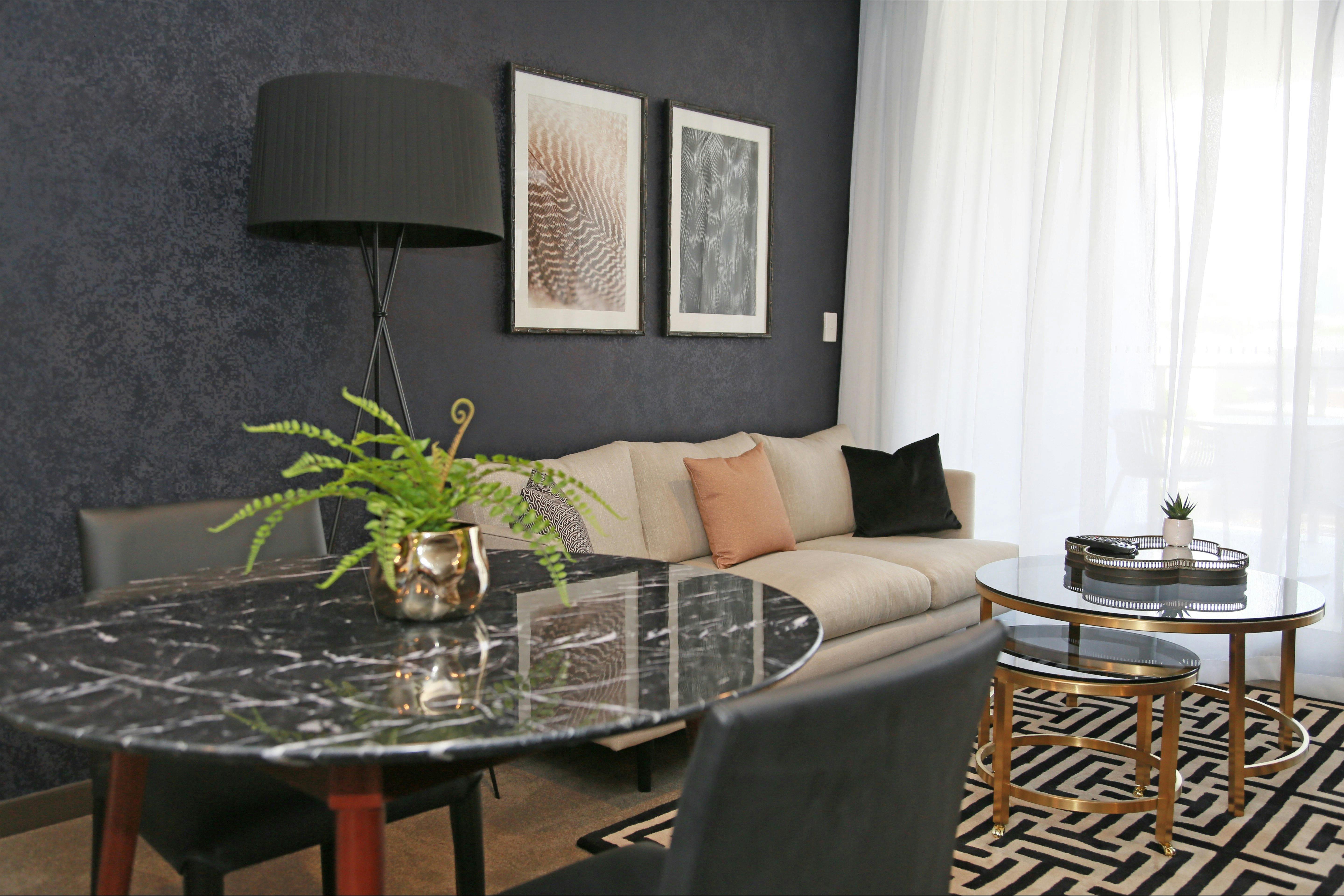 ''Brunette'' living room