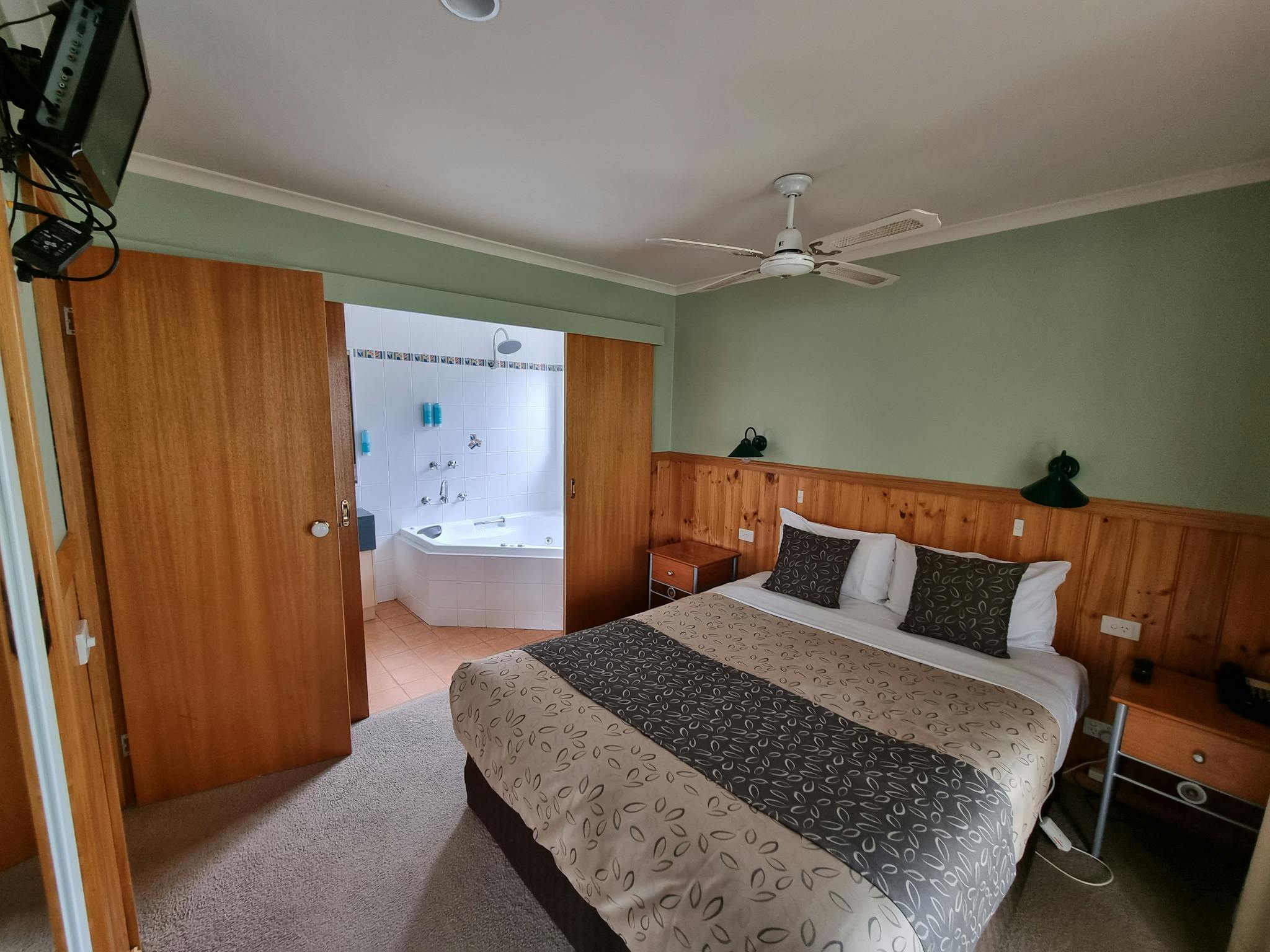 Queen Bedroom
