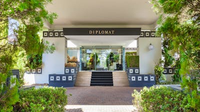 Entrance to Ramada Diplomat Canberra boutique  hotel from Hely St Drive way