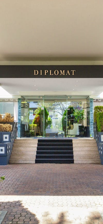 Entrance to Ramada Diplomat Canberra boutique  hotel from Hely St Drive way
