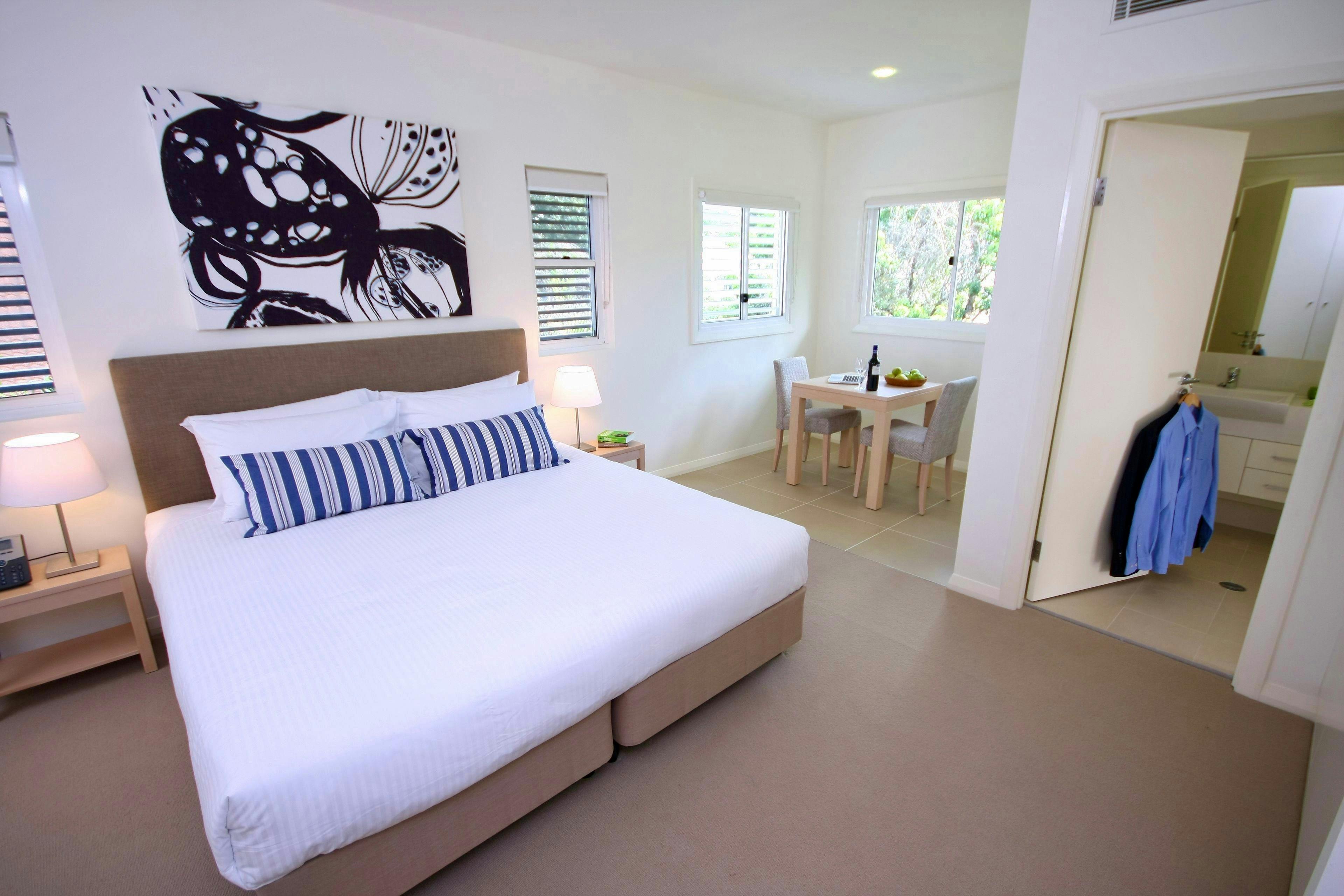 Spacious ground floor studio apartment with kitchenette