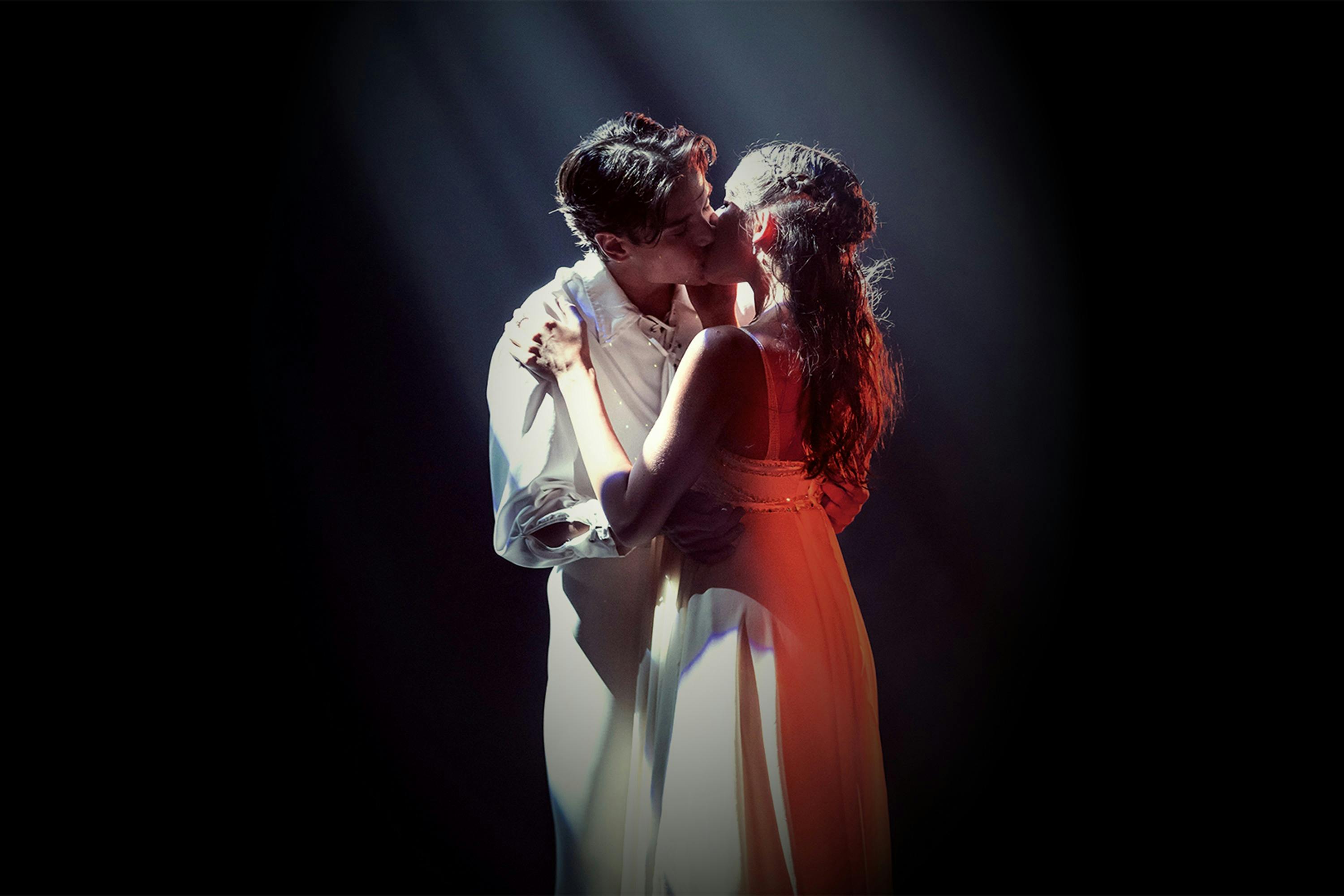 Romeo and Juliet kiss in BIG Live's Romeo and Juliet