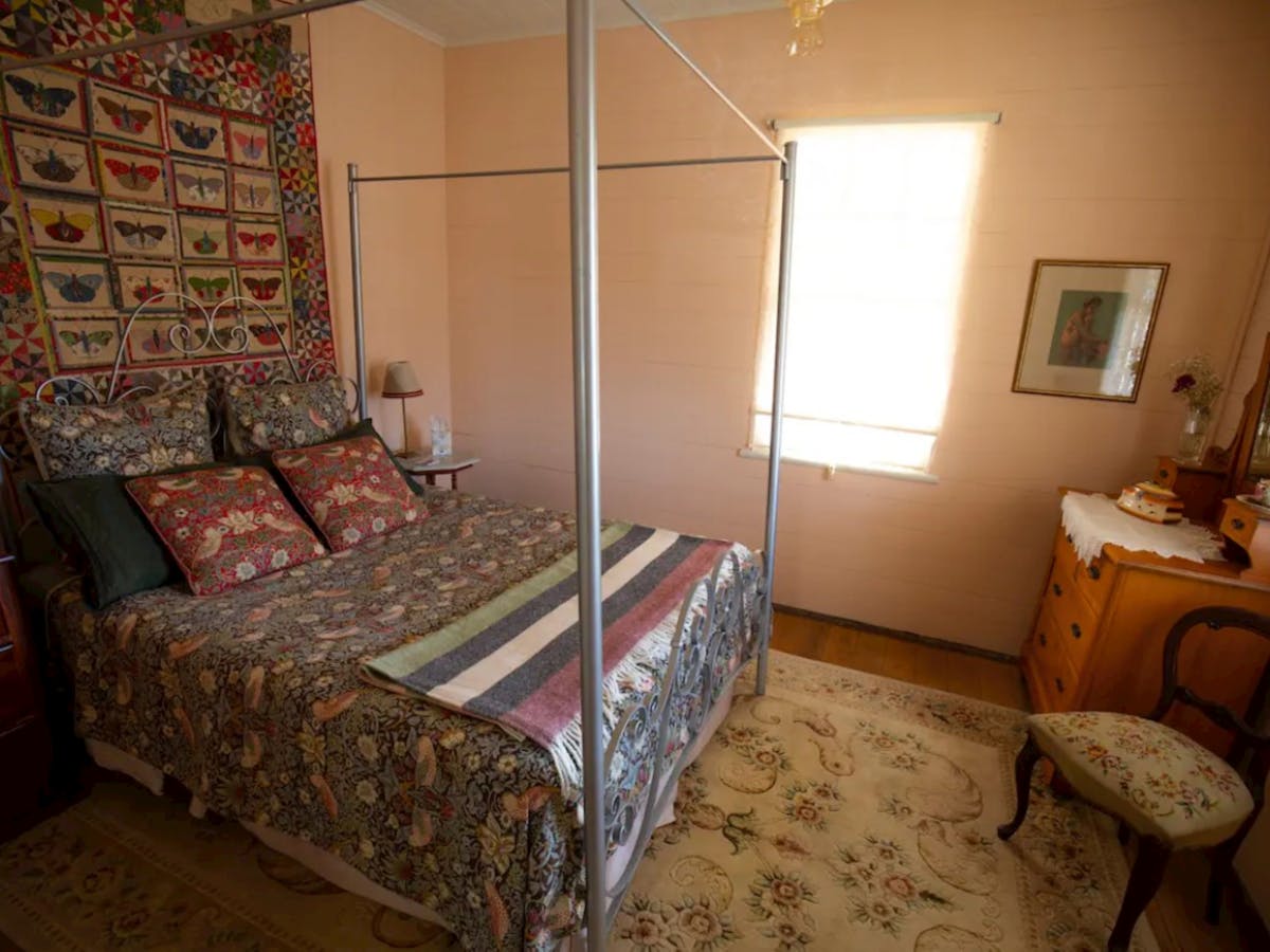 Wiss Cottage Main Bedroom