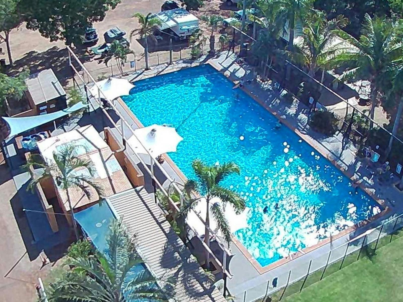 Huge 25 metre swimming pool