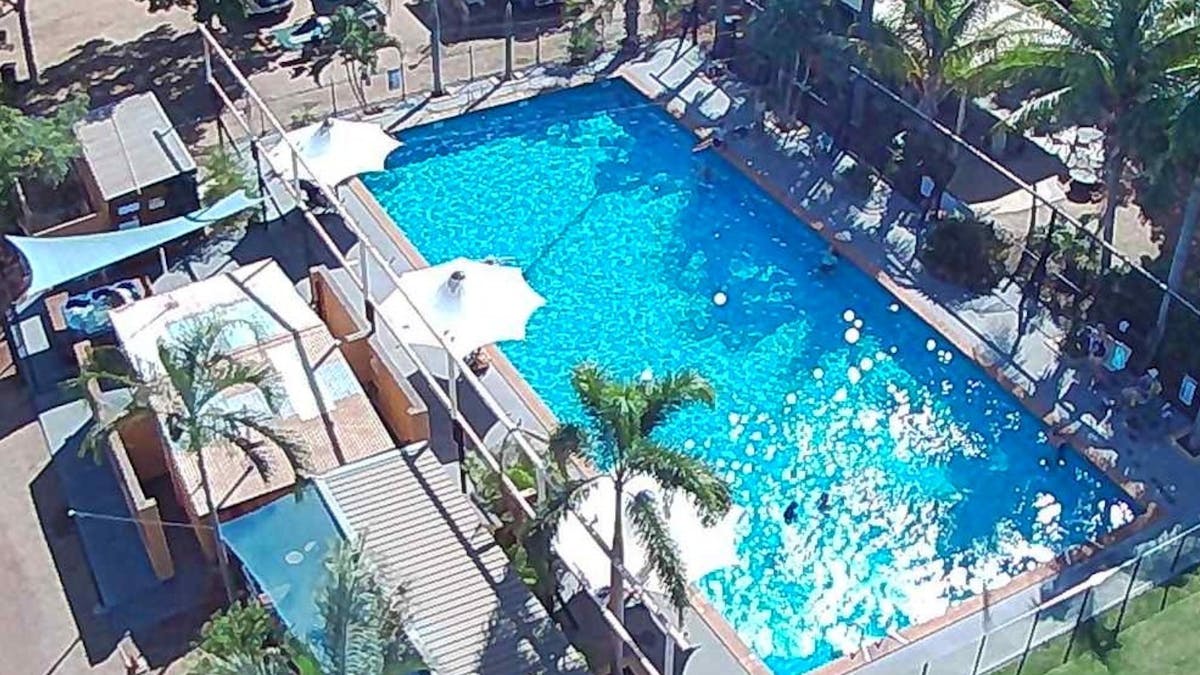 Huge 25 metre swimming pool