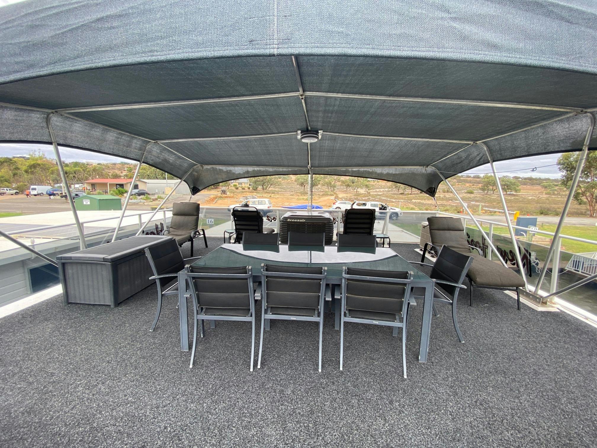 Large top deck