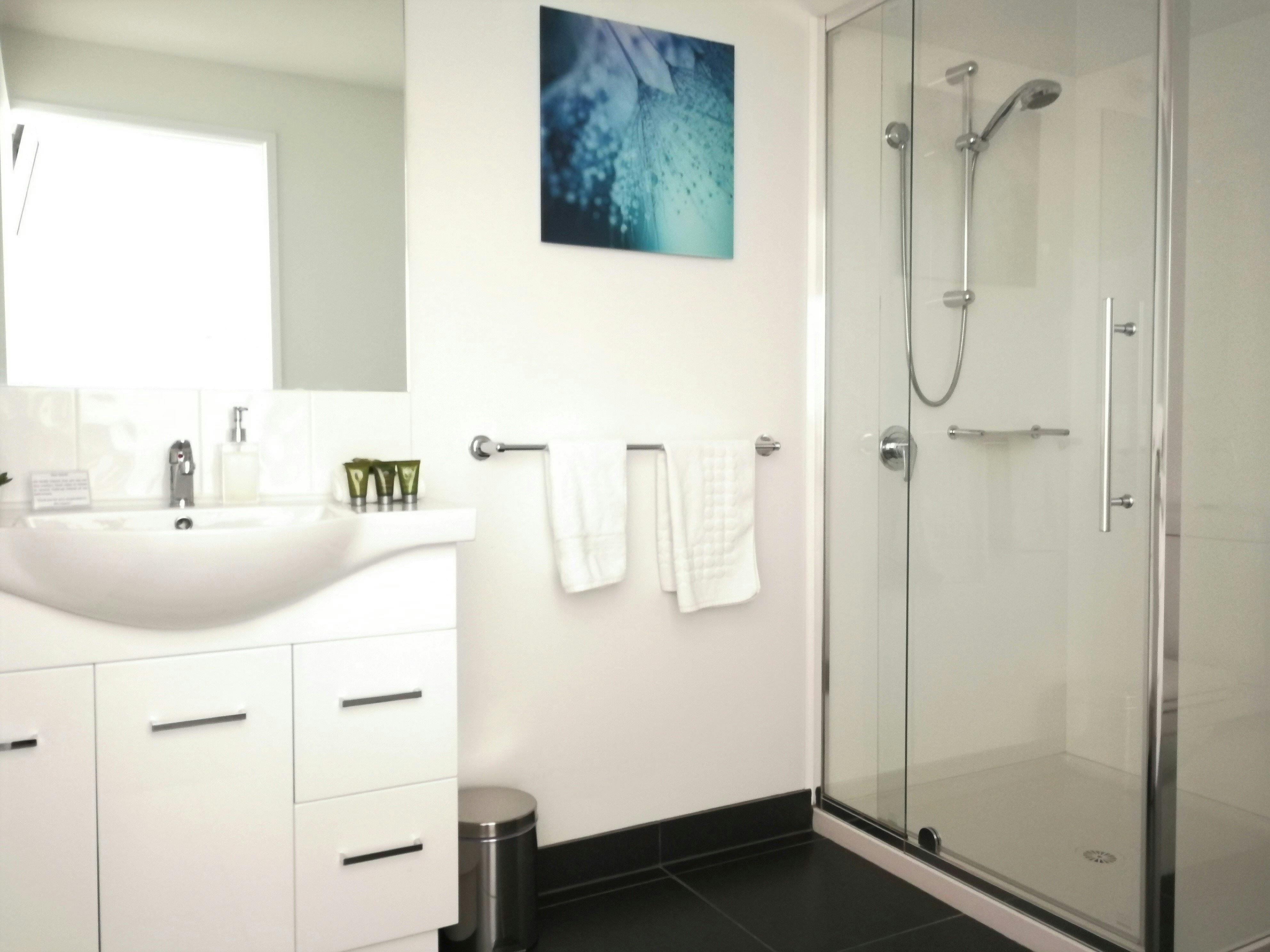 Apartment 3 main bathroom