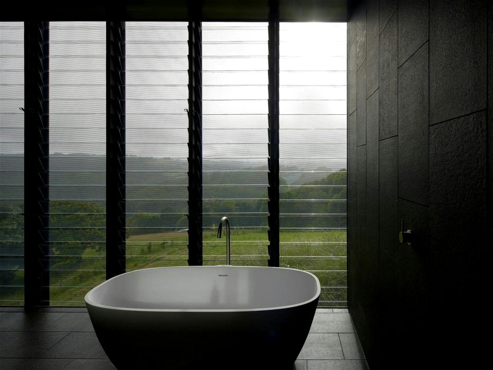 Ensuite with a bathtub