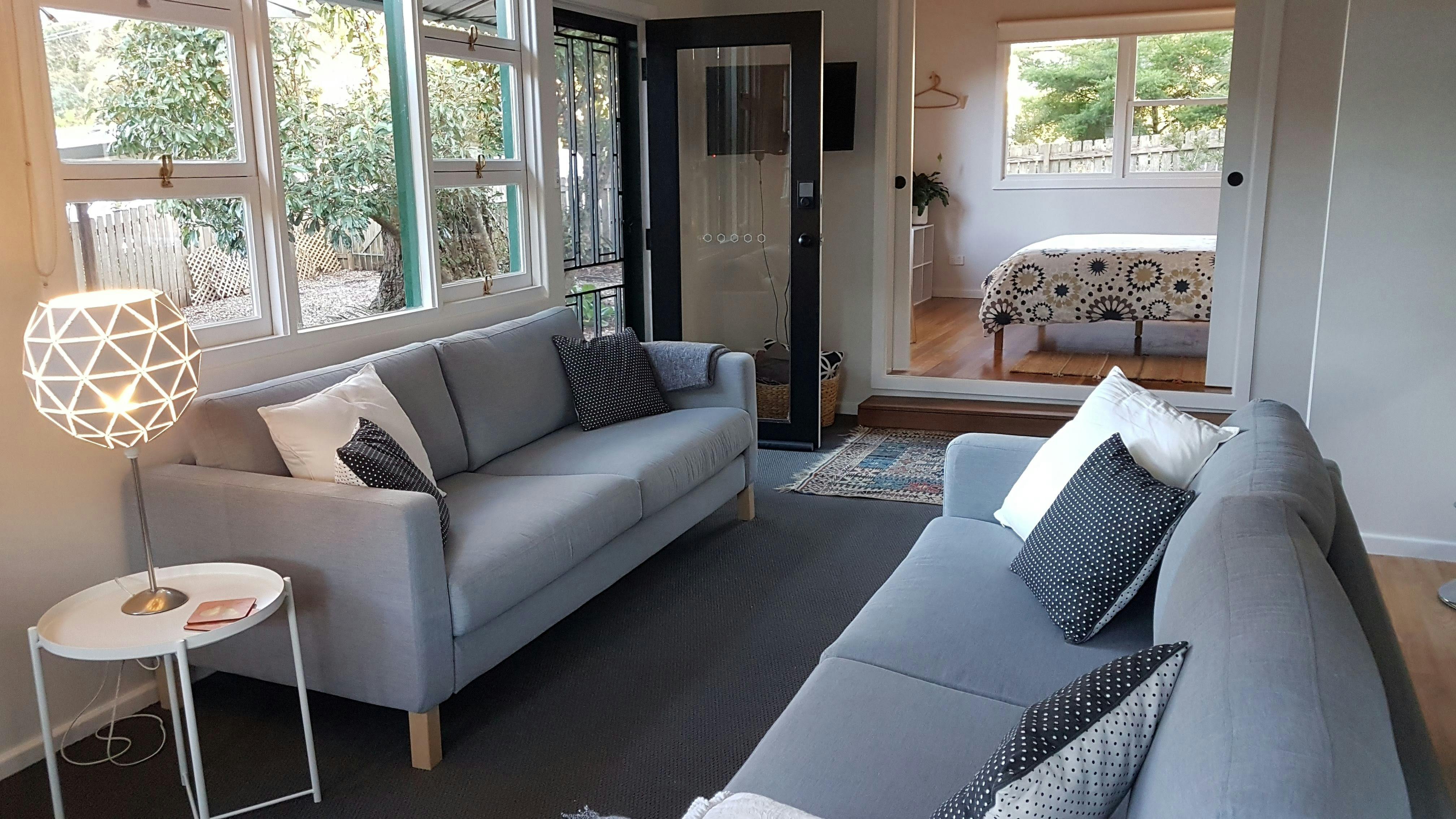 침실1로 이어지는 블루마운틴 게스트하우스 거실