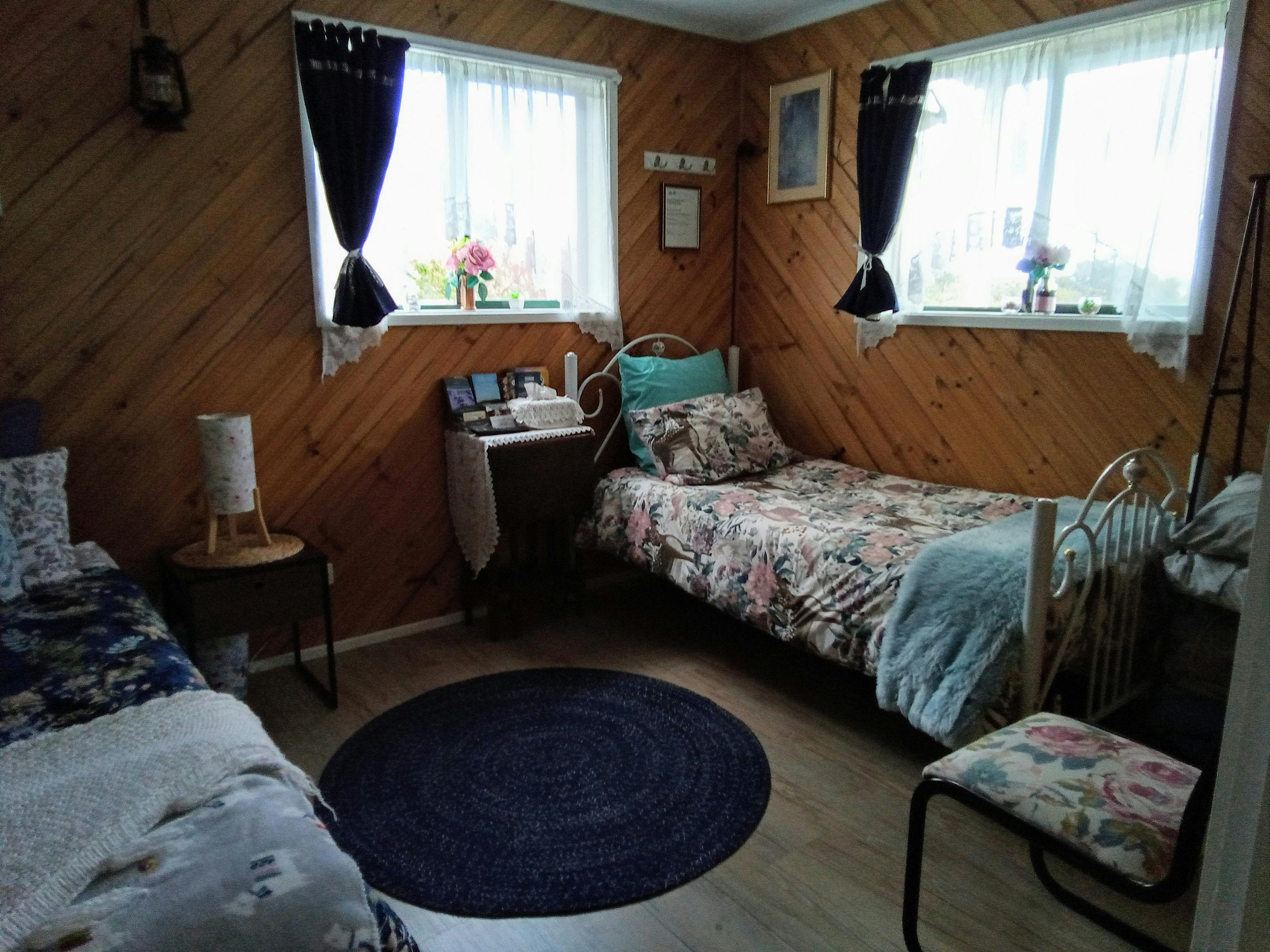 Showing single bed ,room has queen size bed and single bed