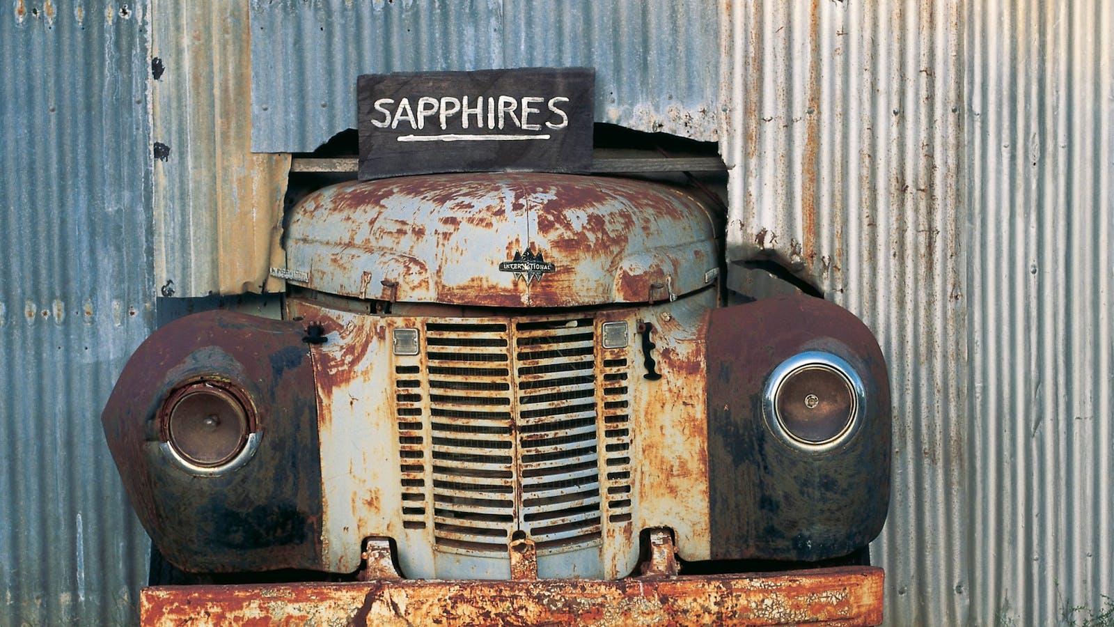 Rubyvale sapphires sign