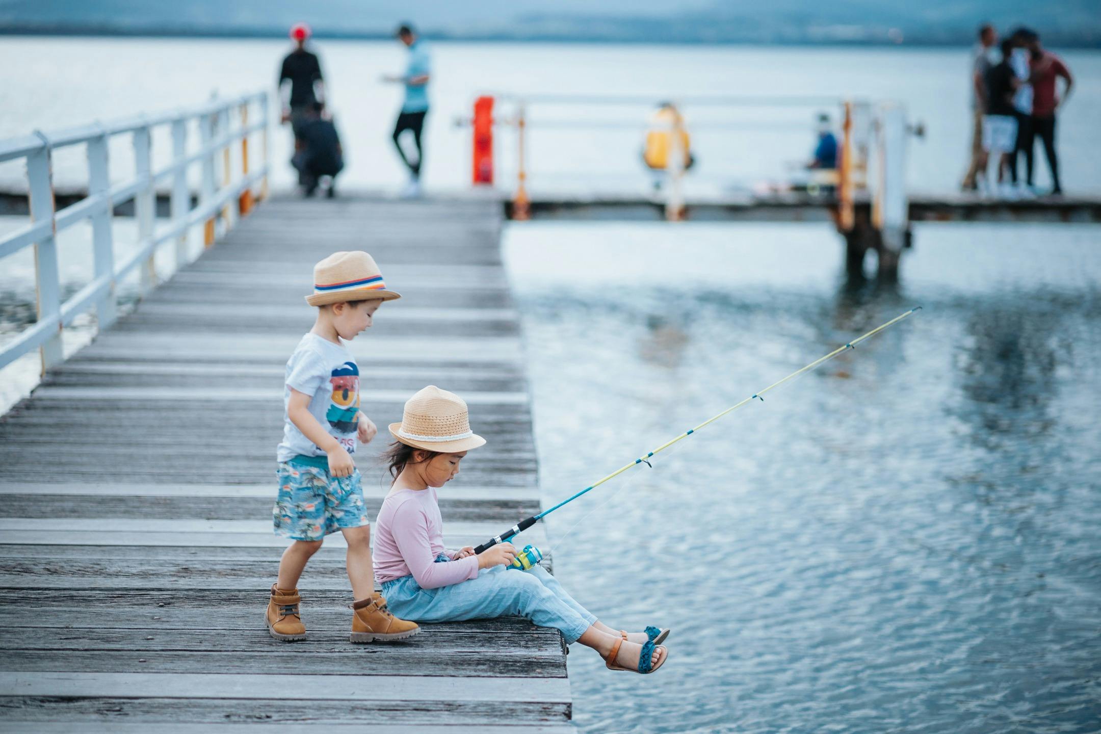 Kids fishing on the jetty of Lake Illawarra