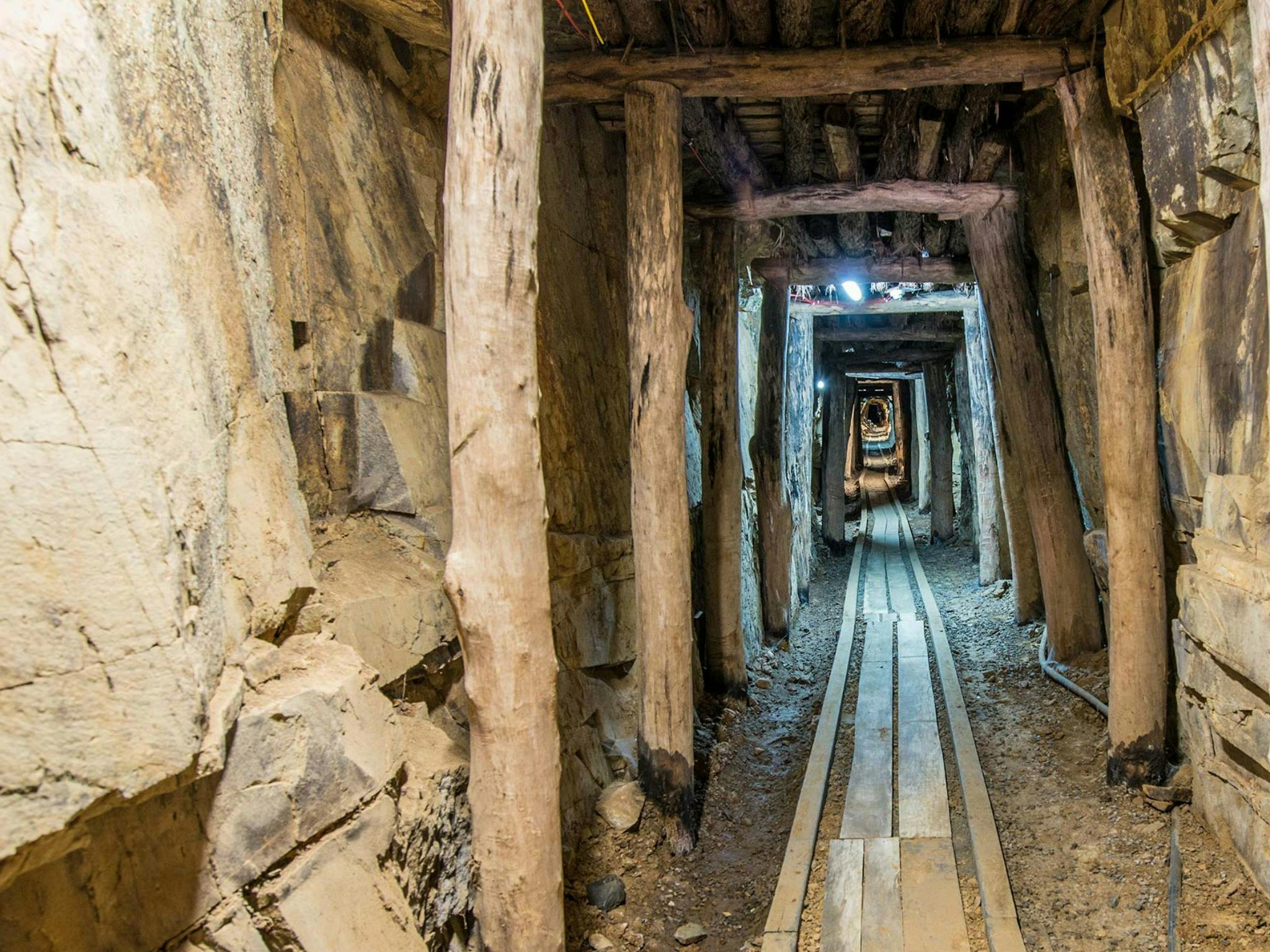 Mine правильный. Напольная дорога шахта. Mine шестиухий. Chute Mining. Mine picture.