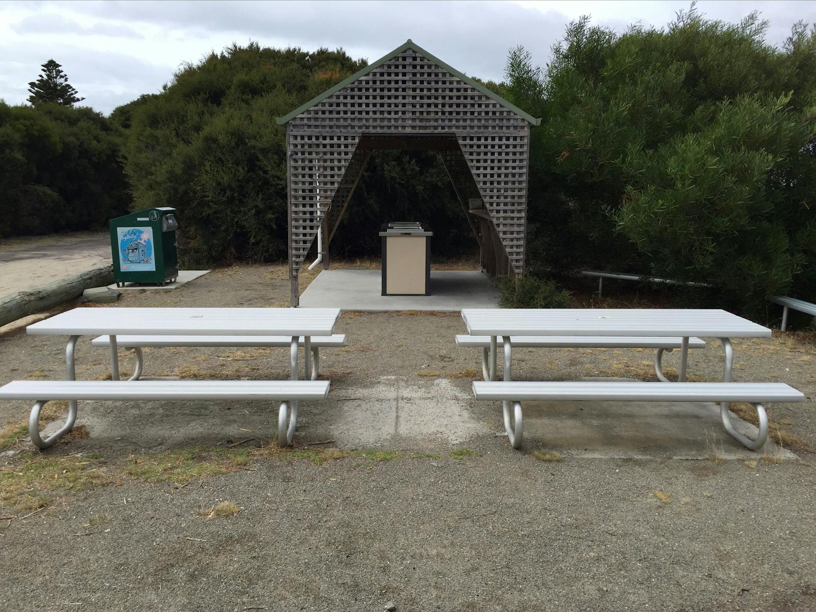 ample seating at Yellow Beach picnic area