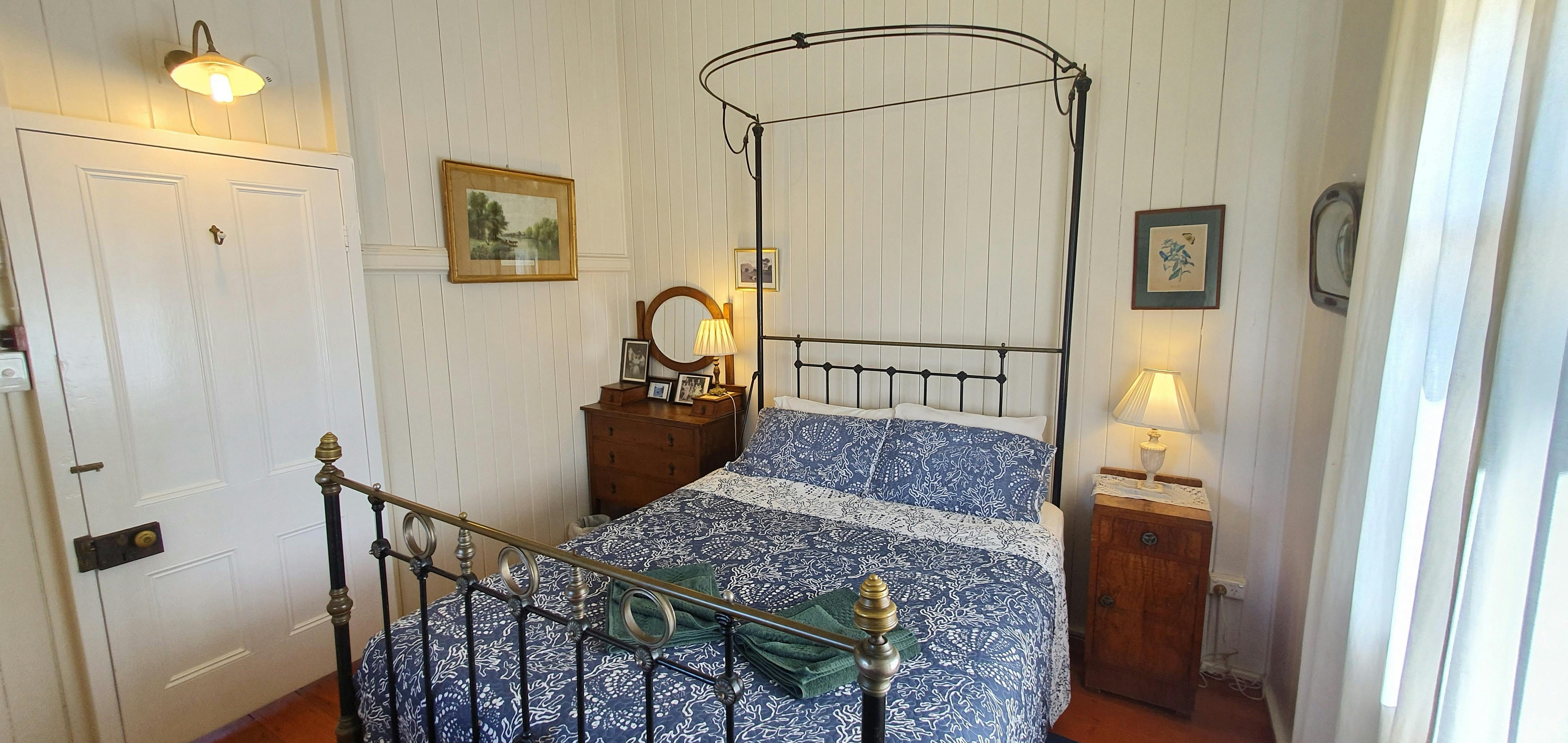Stinson Cottage - 2 bedrooms, sleeps up to 6 people