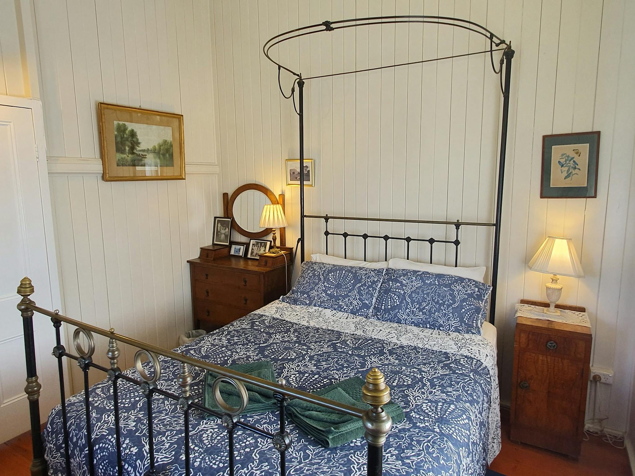 Stinson Cottage - 2 bedrooms, sleeps up to 6 people Stinson Cottage - 2 bedrooms, sleeps up to 6 people
