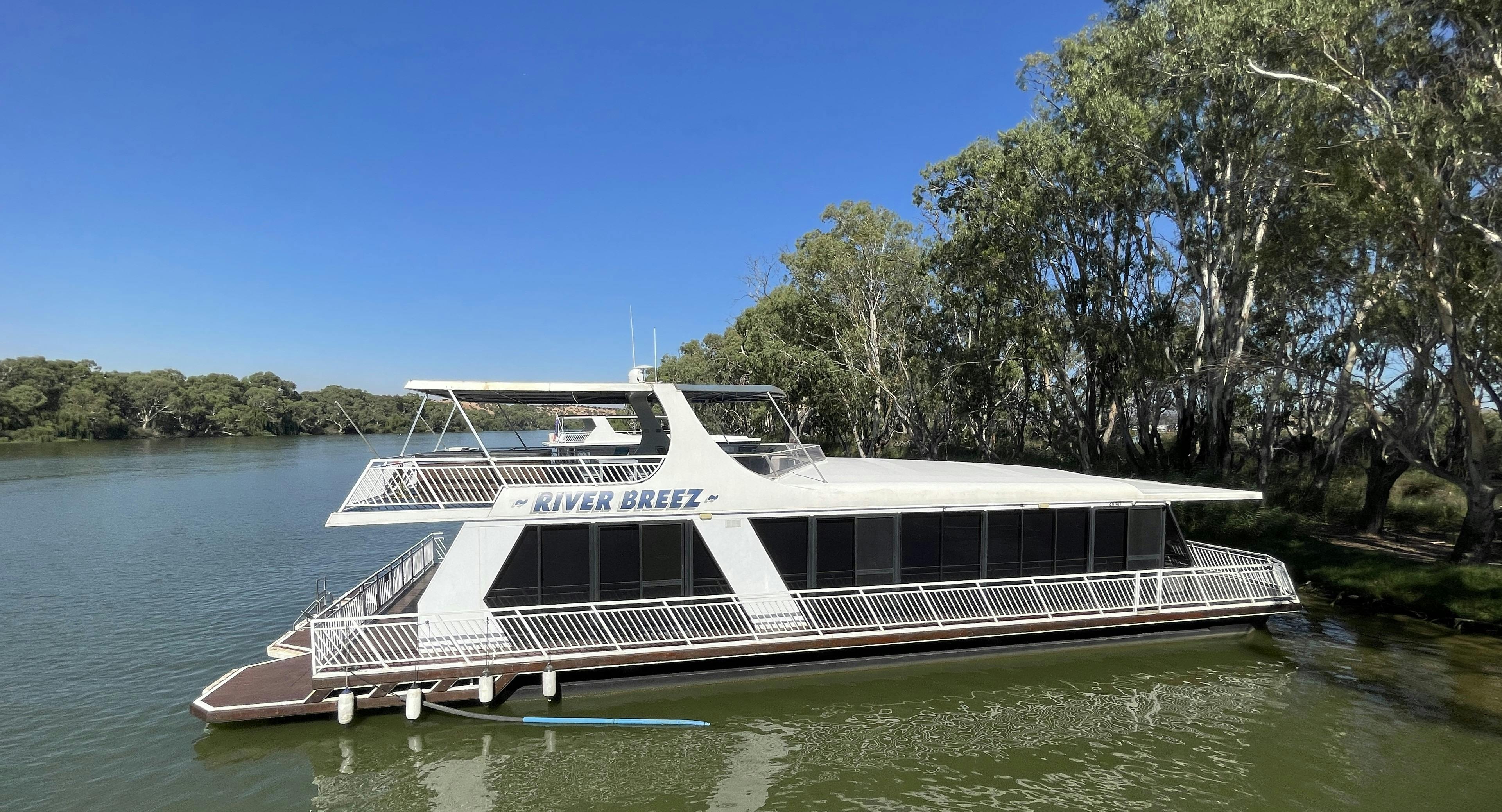 River Breez Houseboat