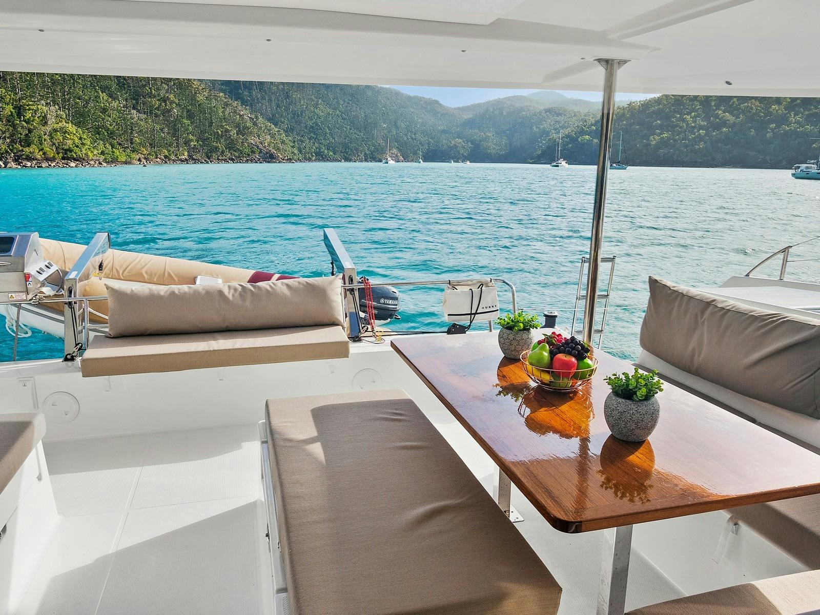 Helia 44 - aft deck dining