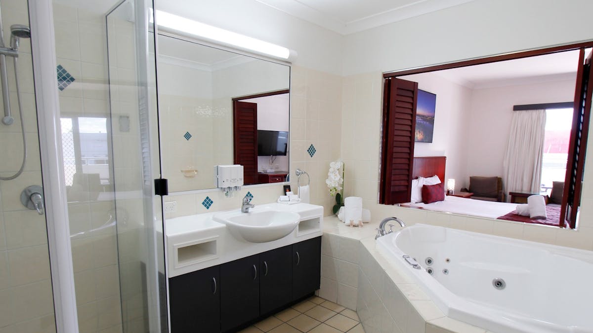 Deluxe Queen Room