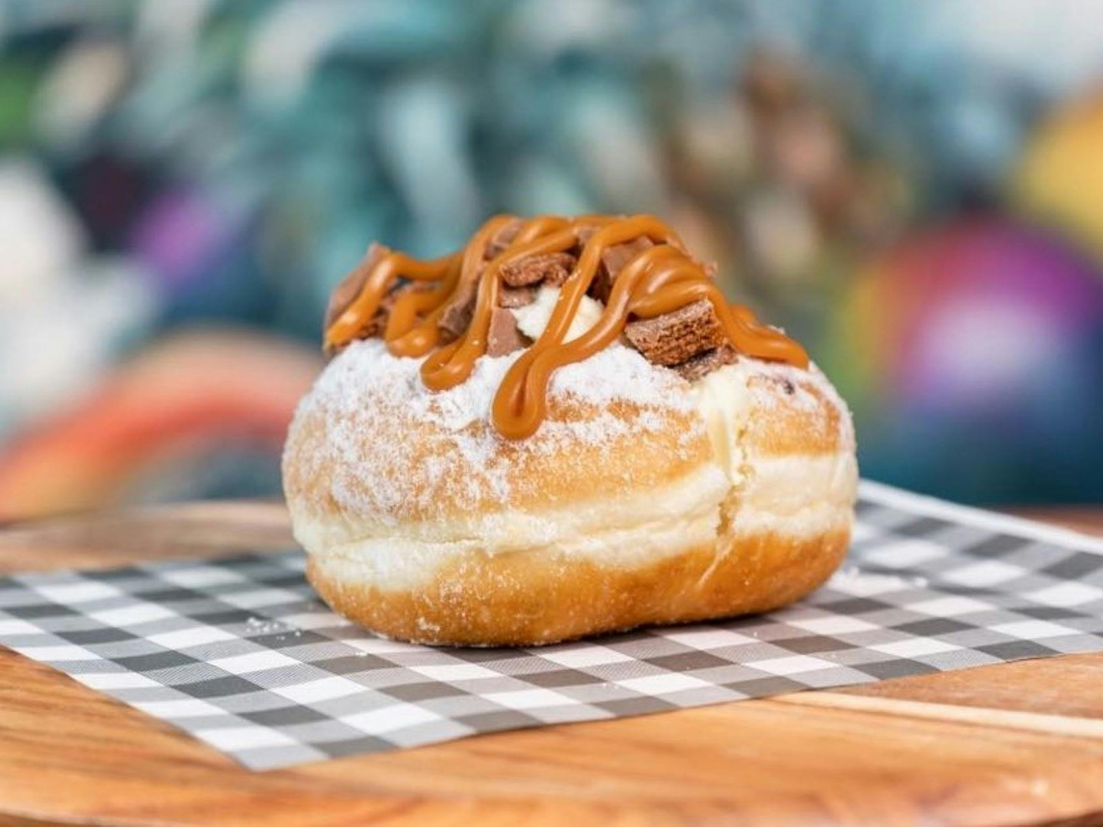 媽媽的焦糖 Tim Tam 鮮奶油甜甜圈