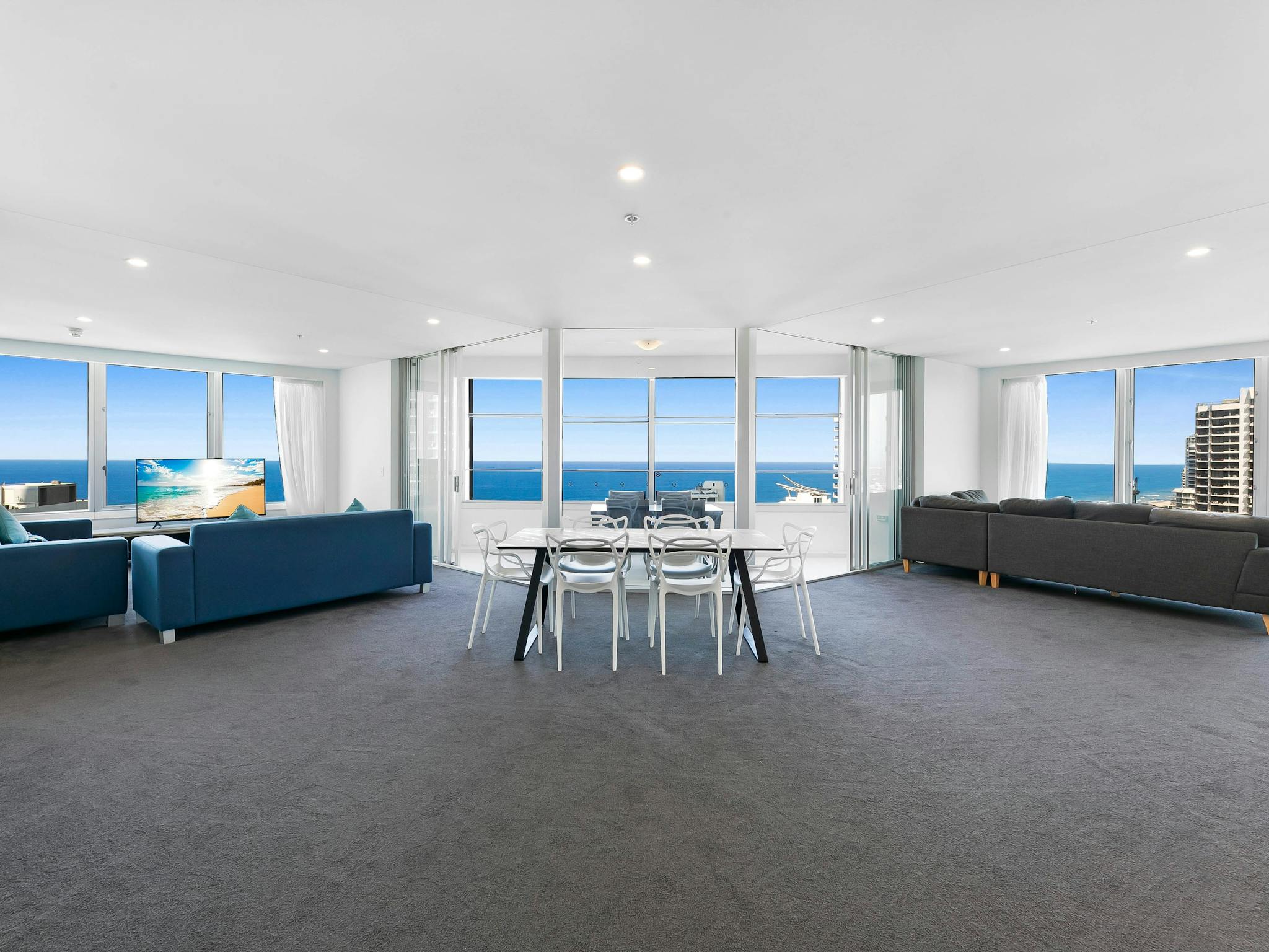 Dining room in between 2 living rooms with panoramic ocean views - Level 19 Q1 Resort - Gold Coast Dining room in between 2 living rooms with panoramic ocean views - Level 19 Q1 Resort - Gold Coast