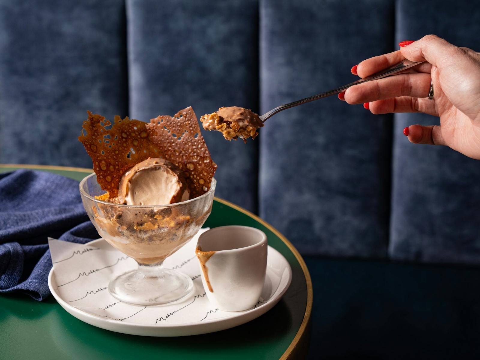 Matteo Downtown, Hazlenut Rocher