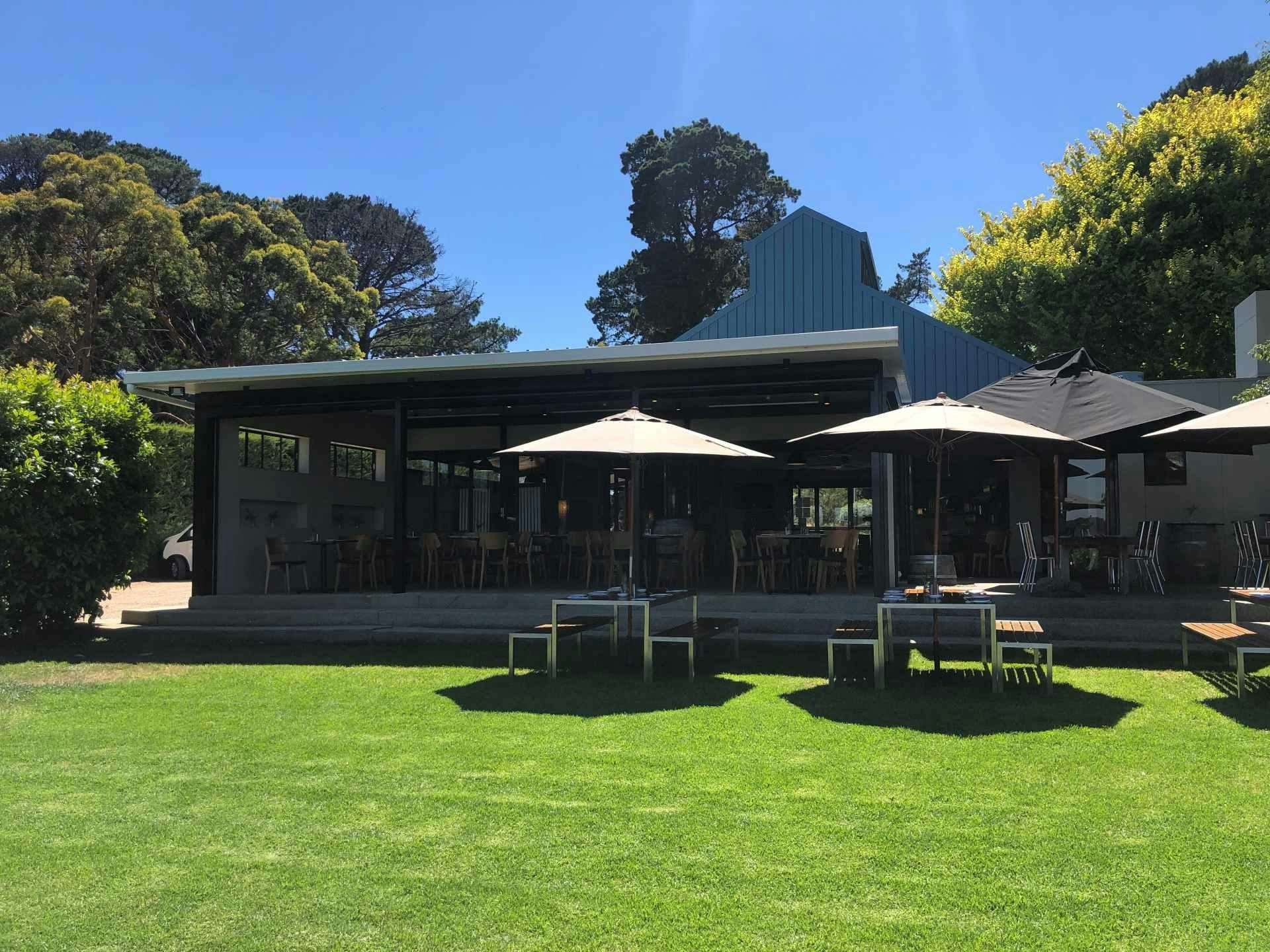 photo of Pier 10 Winery looking back at the restaurant