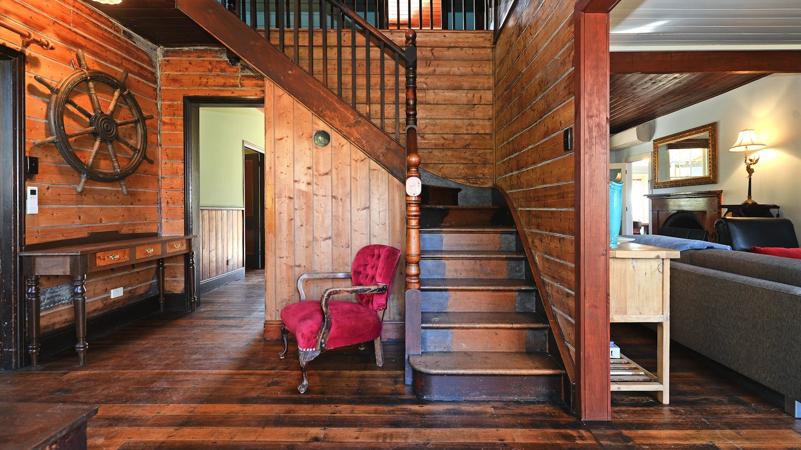 Ventnor Guest House, staircase