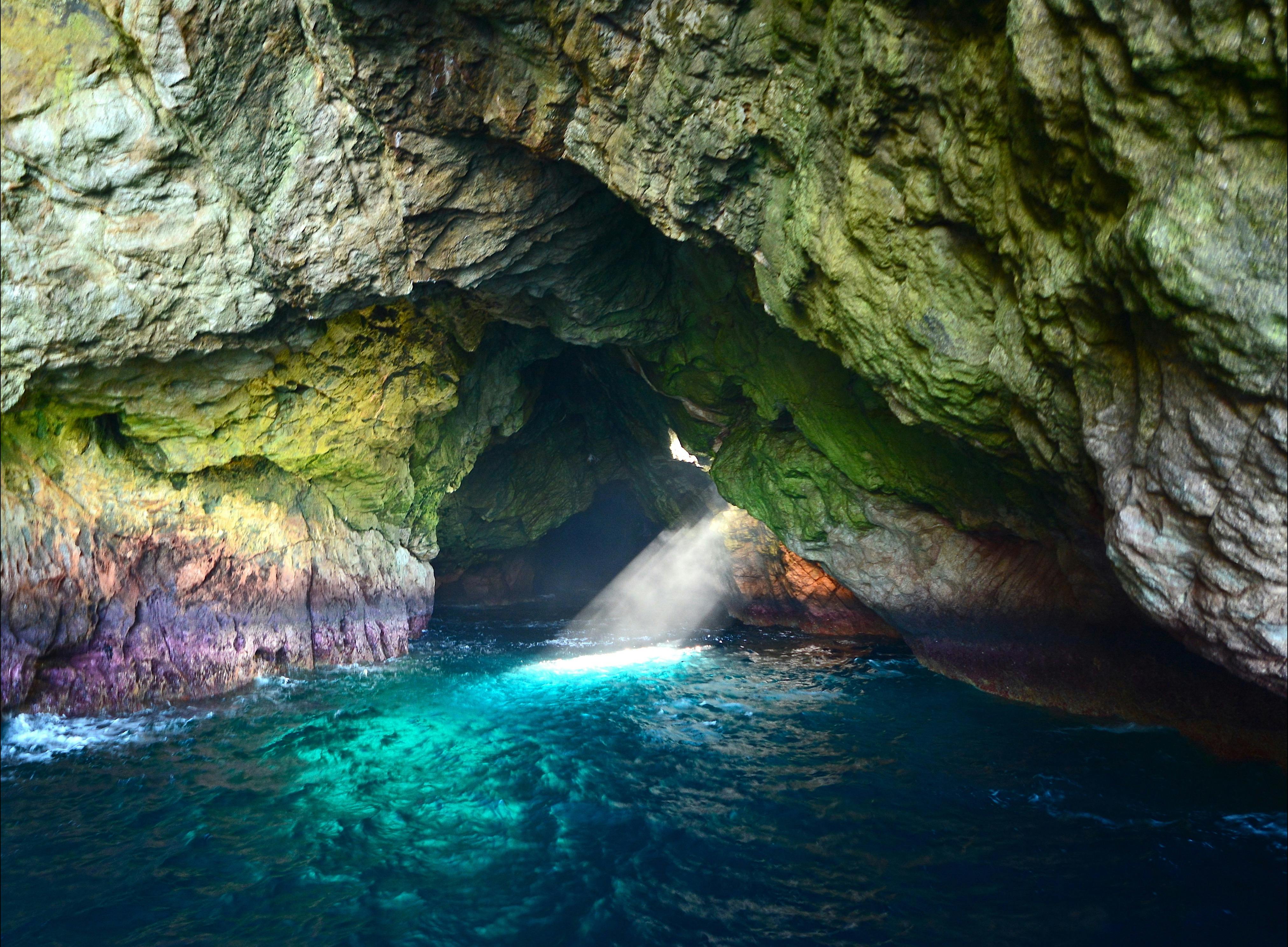Explore the most stunning sea caves in Australia