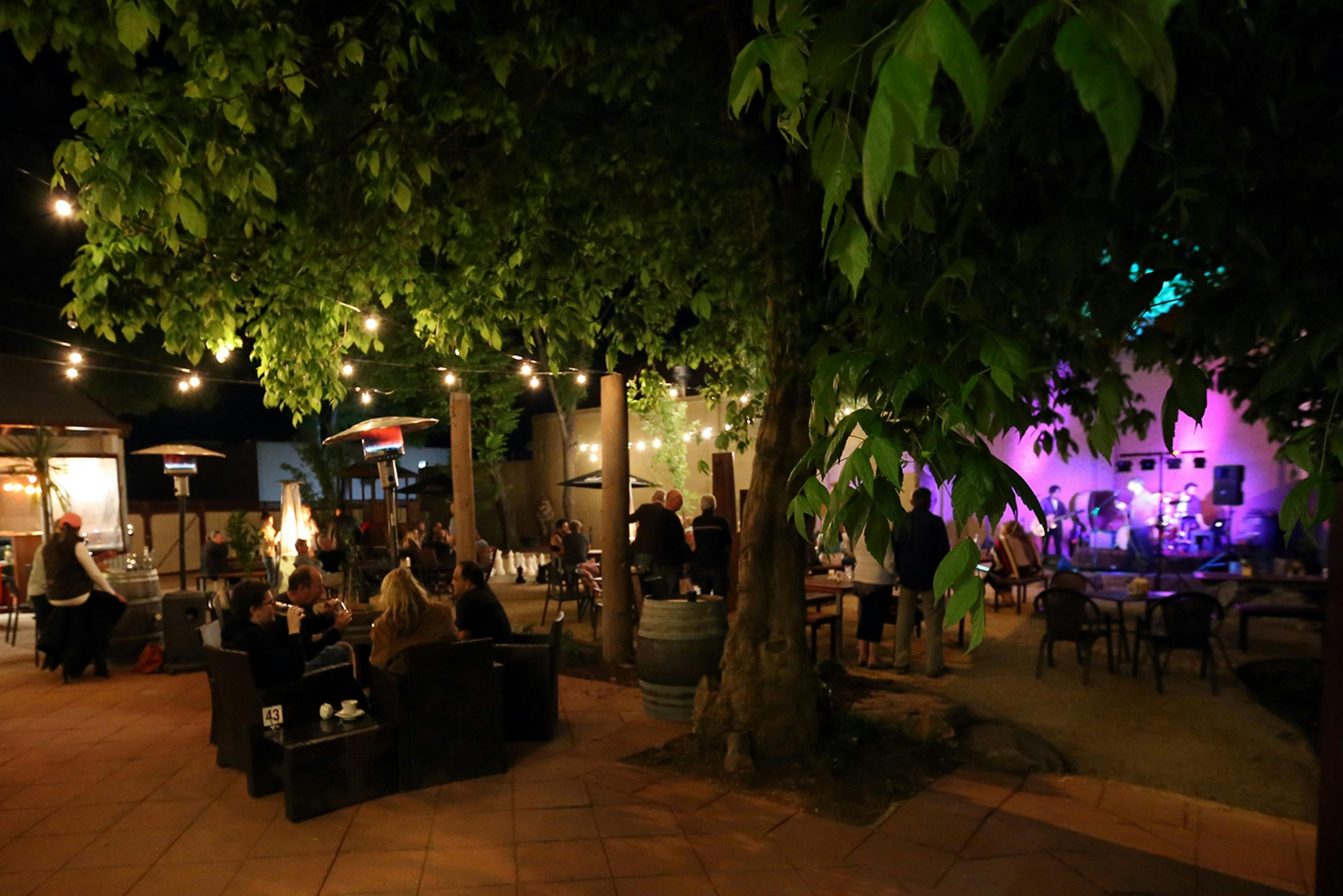 Courtyard music - Live at the Delatite Hotel