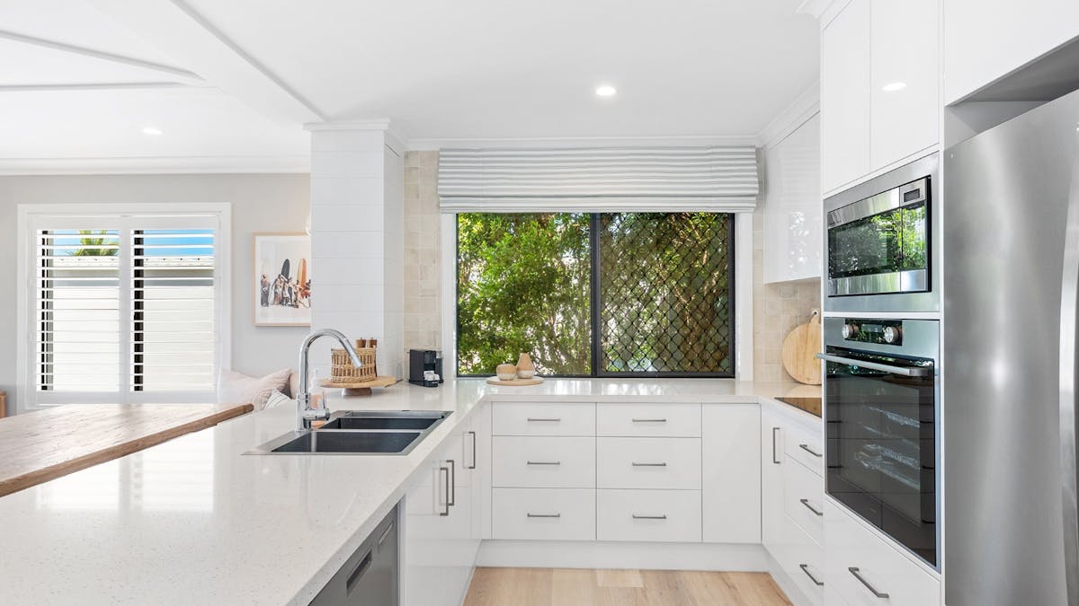 Three bedroom home in Miami - Kitchen