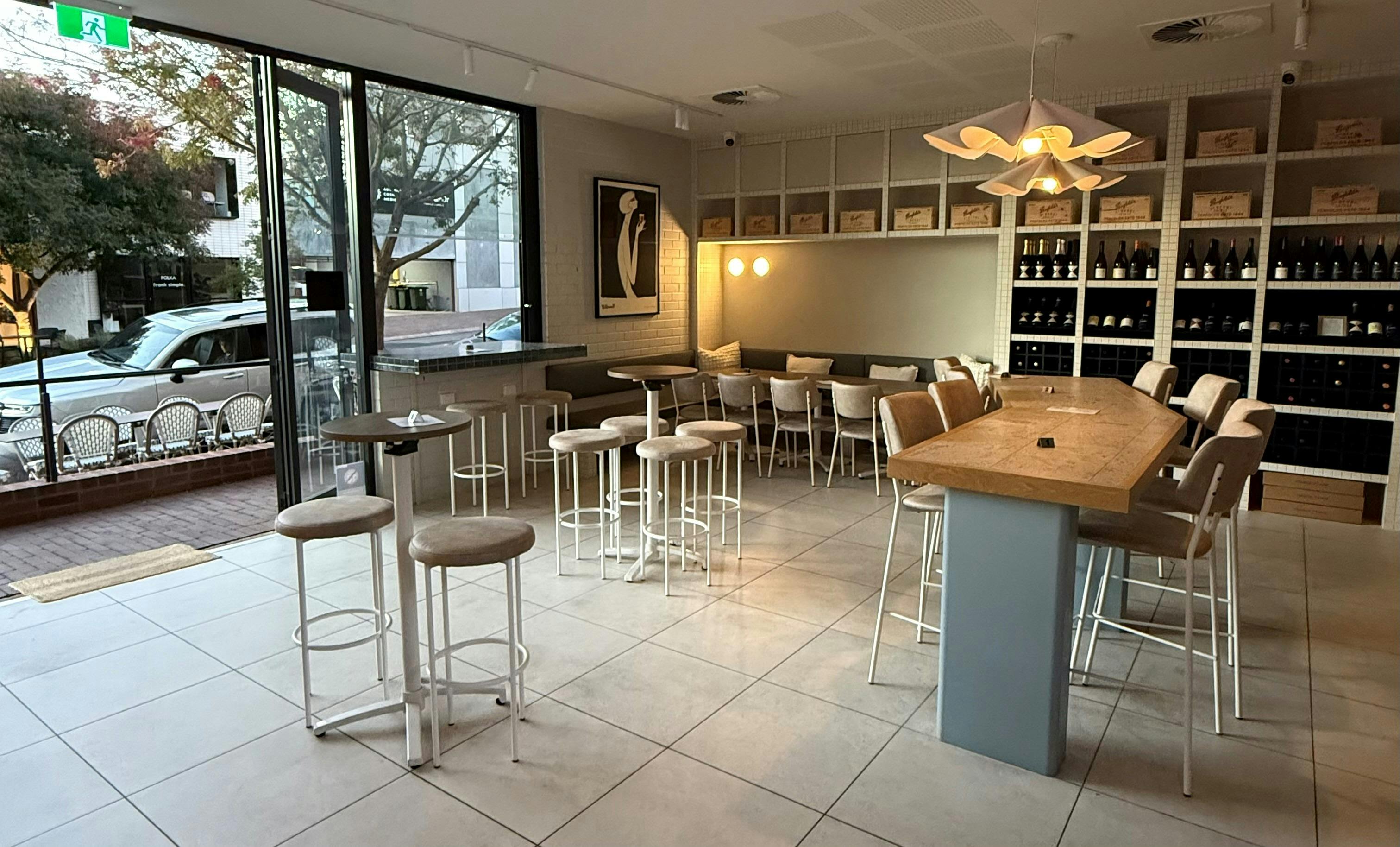 Henry's Bar & Eatery