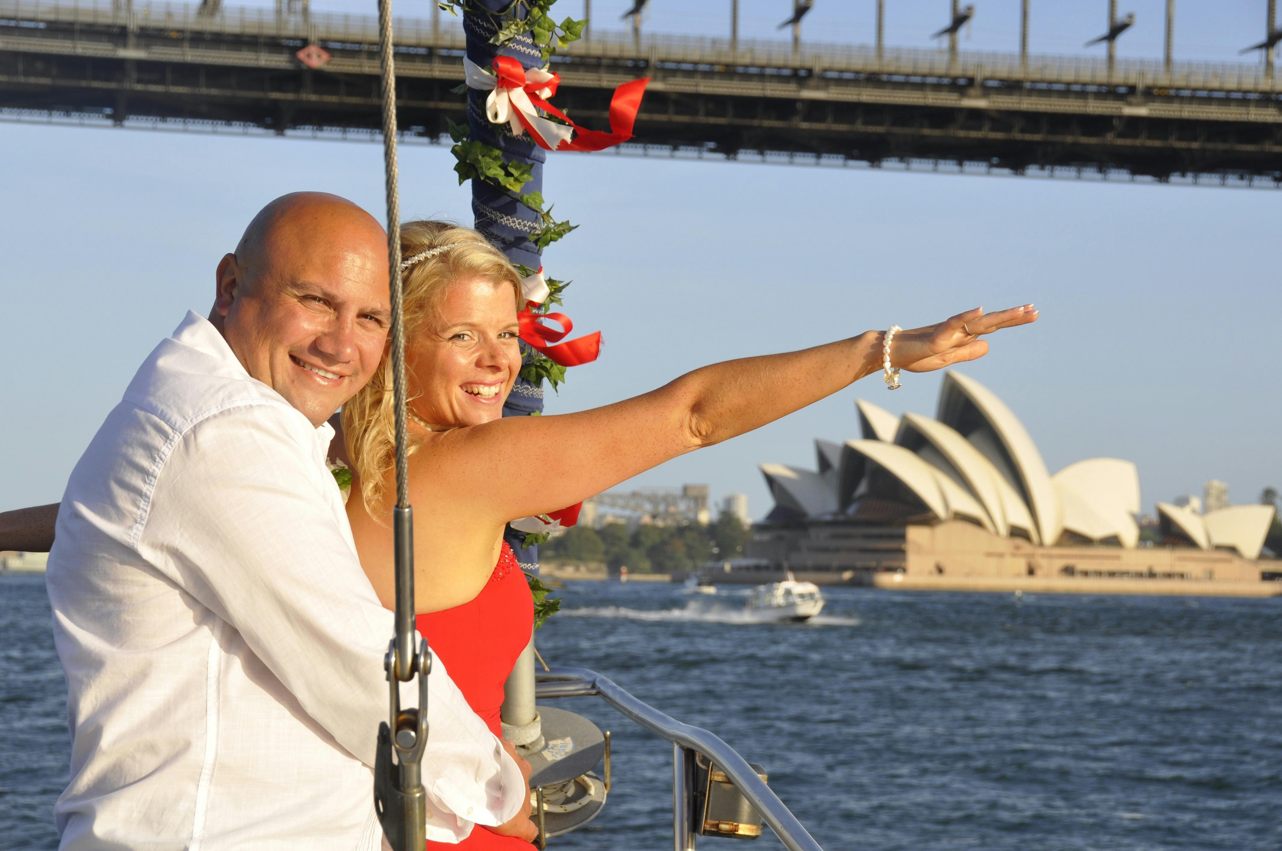 幸いなことに、彼らは非常に安定したヨットに乗っており、周りに氷山はありません！