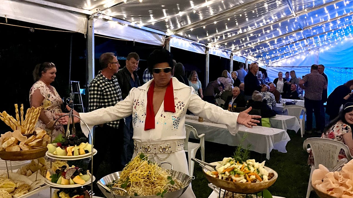 Elvis posting at Gourmet Buffet