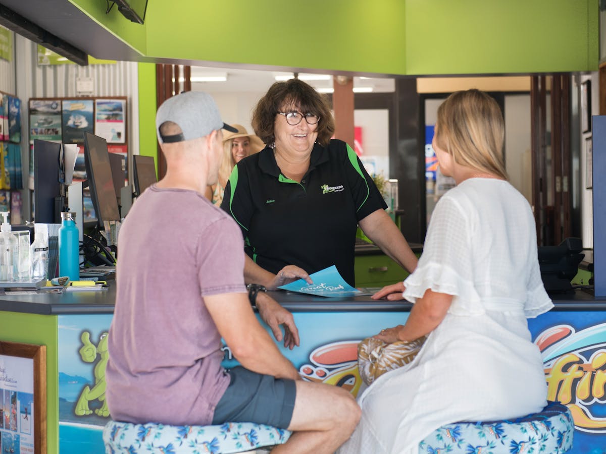 Magnums Accommodation Reception and Tour desk on main street Airlie Beach